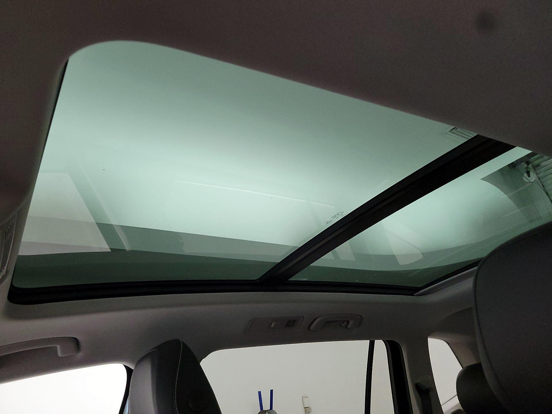 Thumbnail: 2022 Volkswagen Tiguan - 19