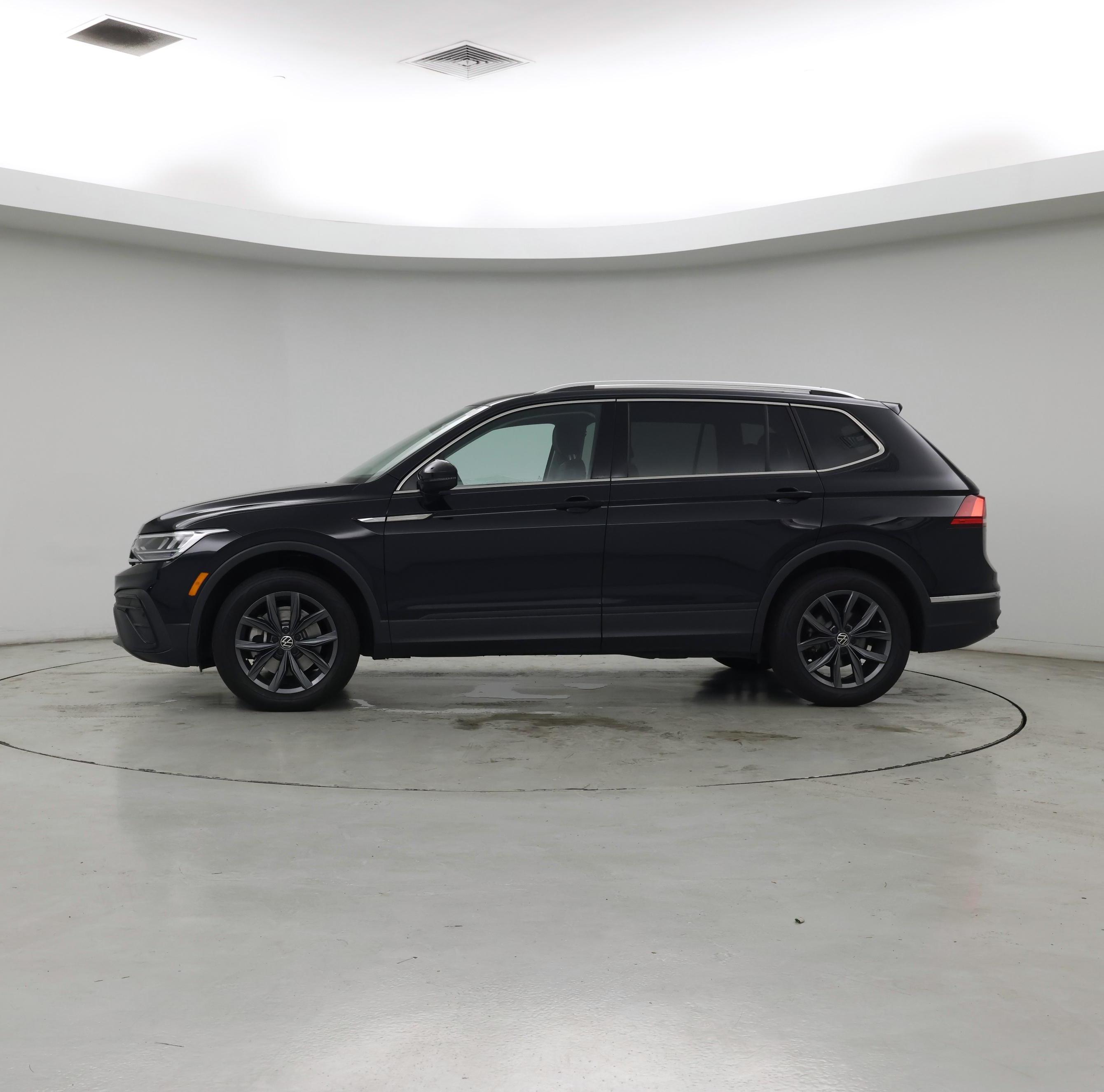 Thumbnail: 2022 Volkswagen Tiguan - 3