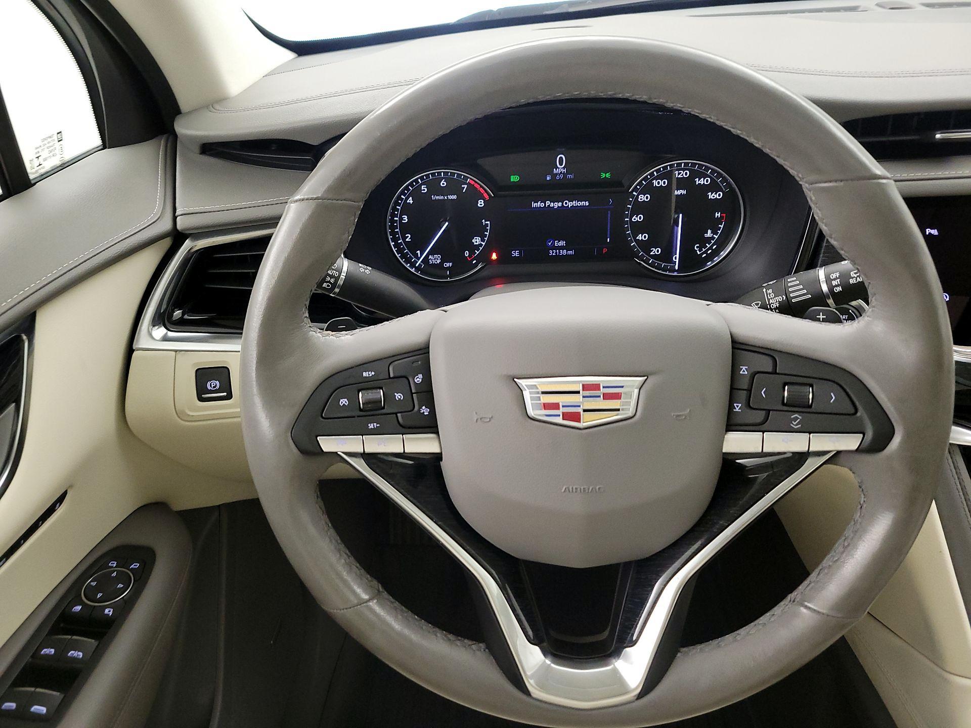 Thumbnail: 2022 Cadillac XT6 - 10