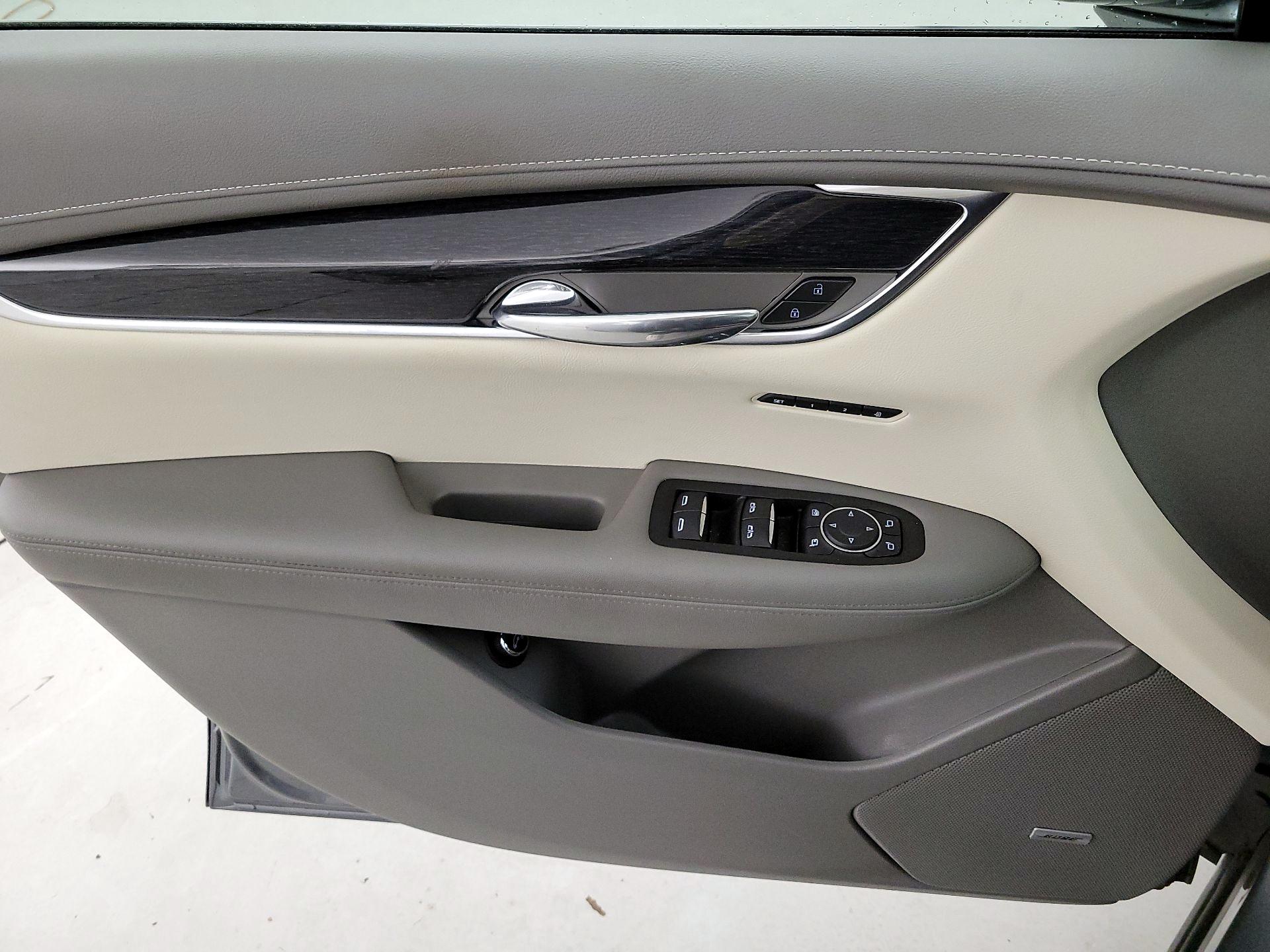 Thumbnail: 2022 Cadillac XT6 - 12