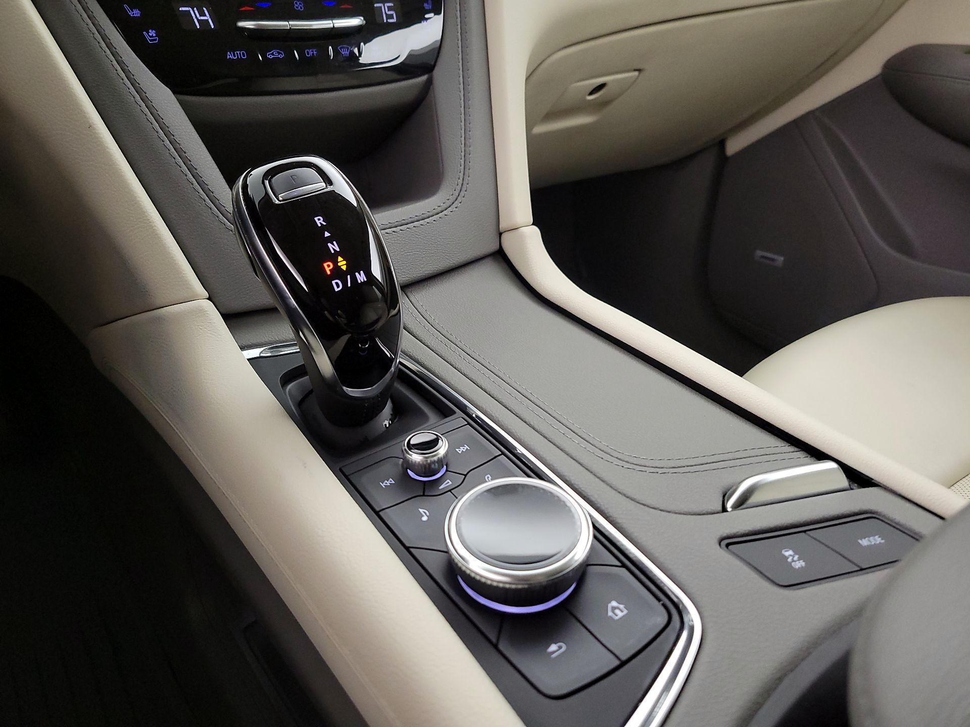 Thumbnail: 2022 Cadillac XT6 - 17