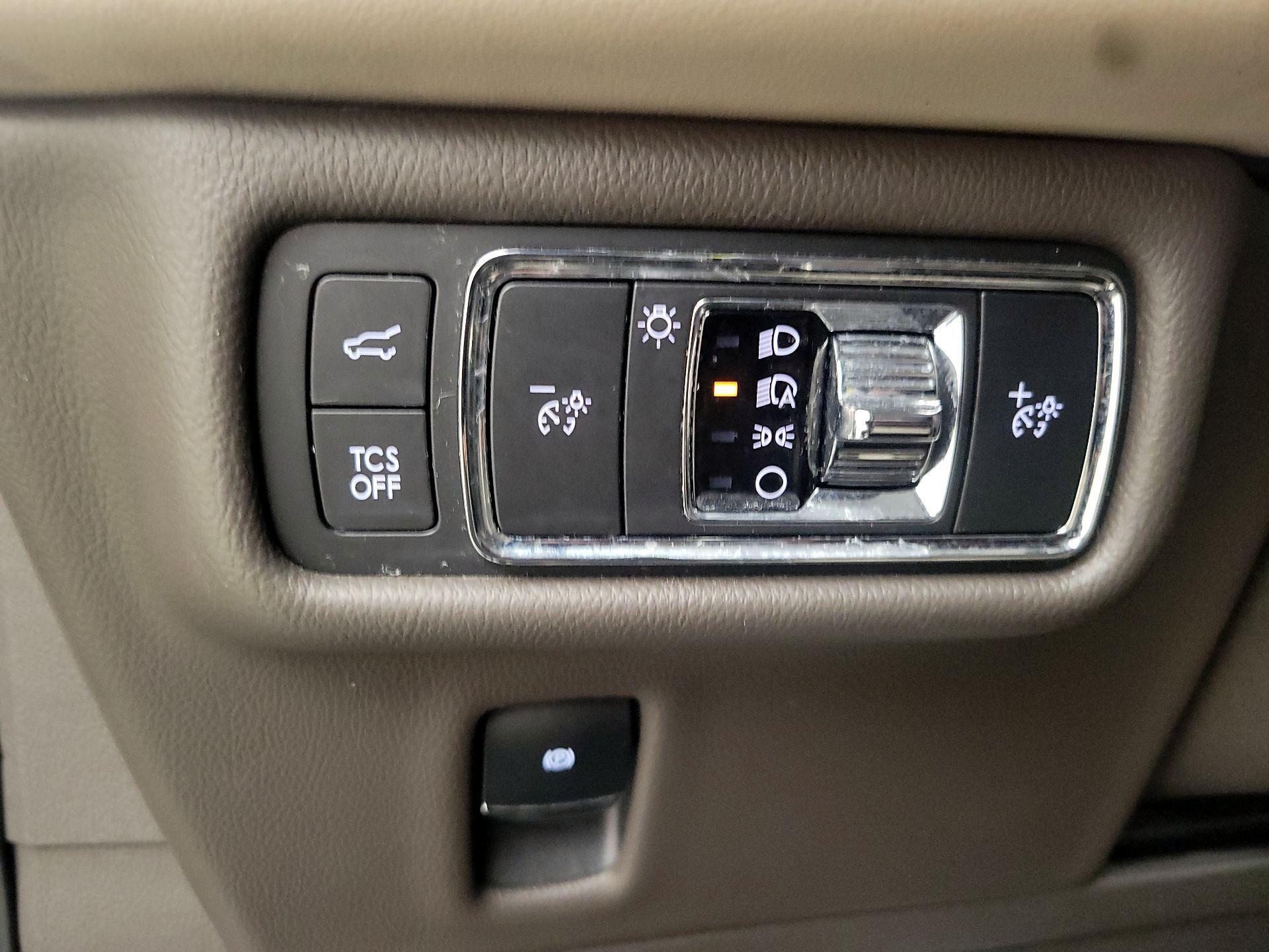 Thumbnail: 2022 Lincoln Nautilus - 13