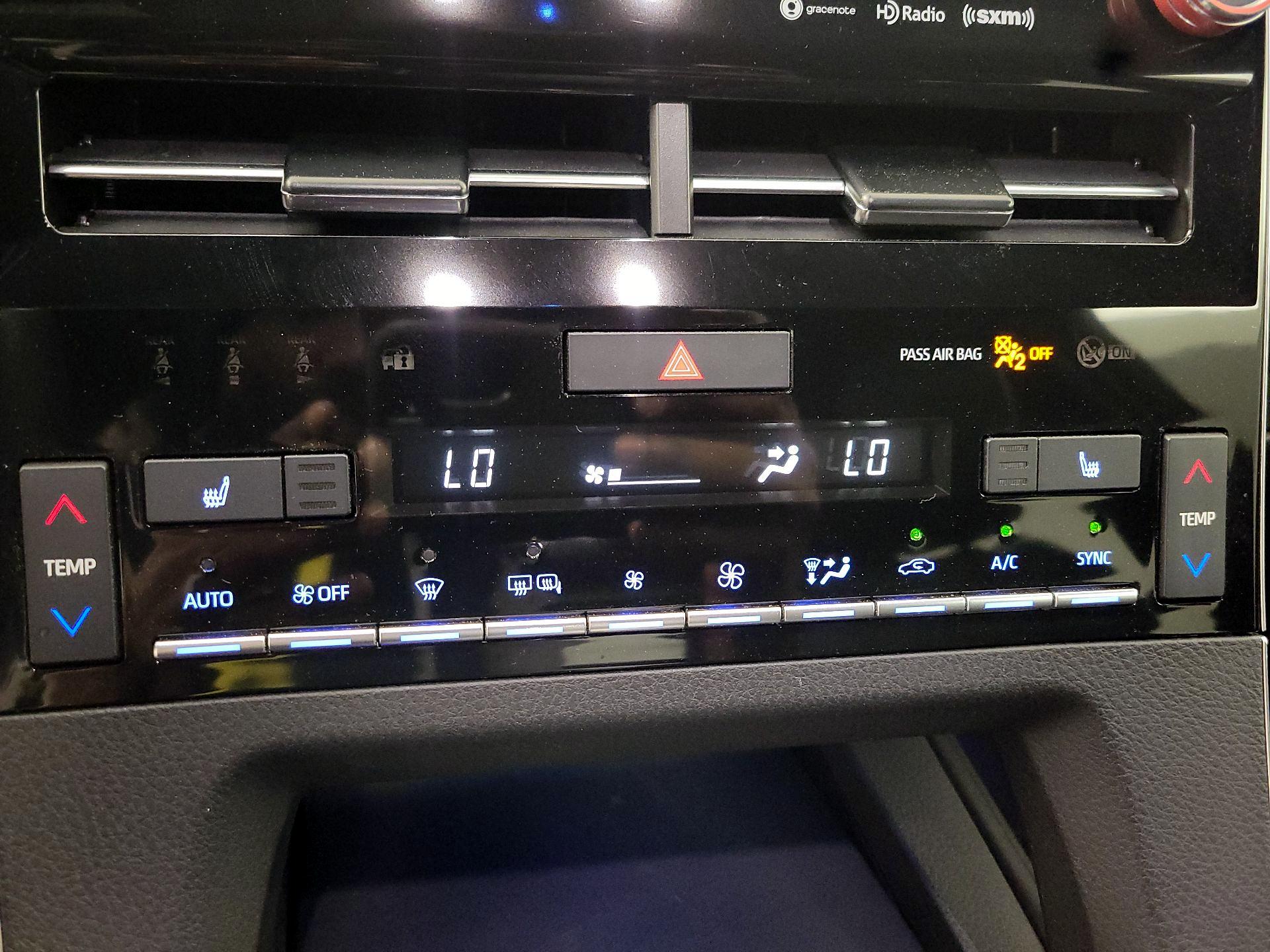 Thumbnail: 2022 Toyota Avalon - 16