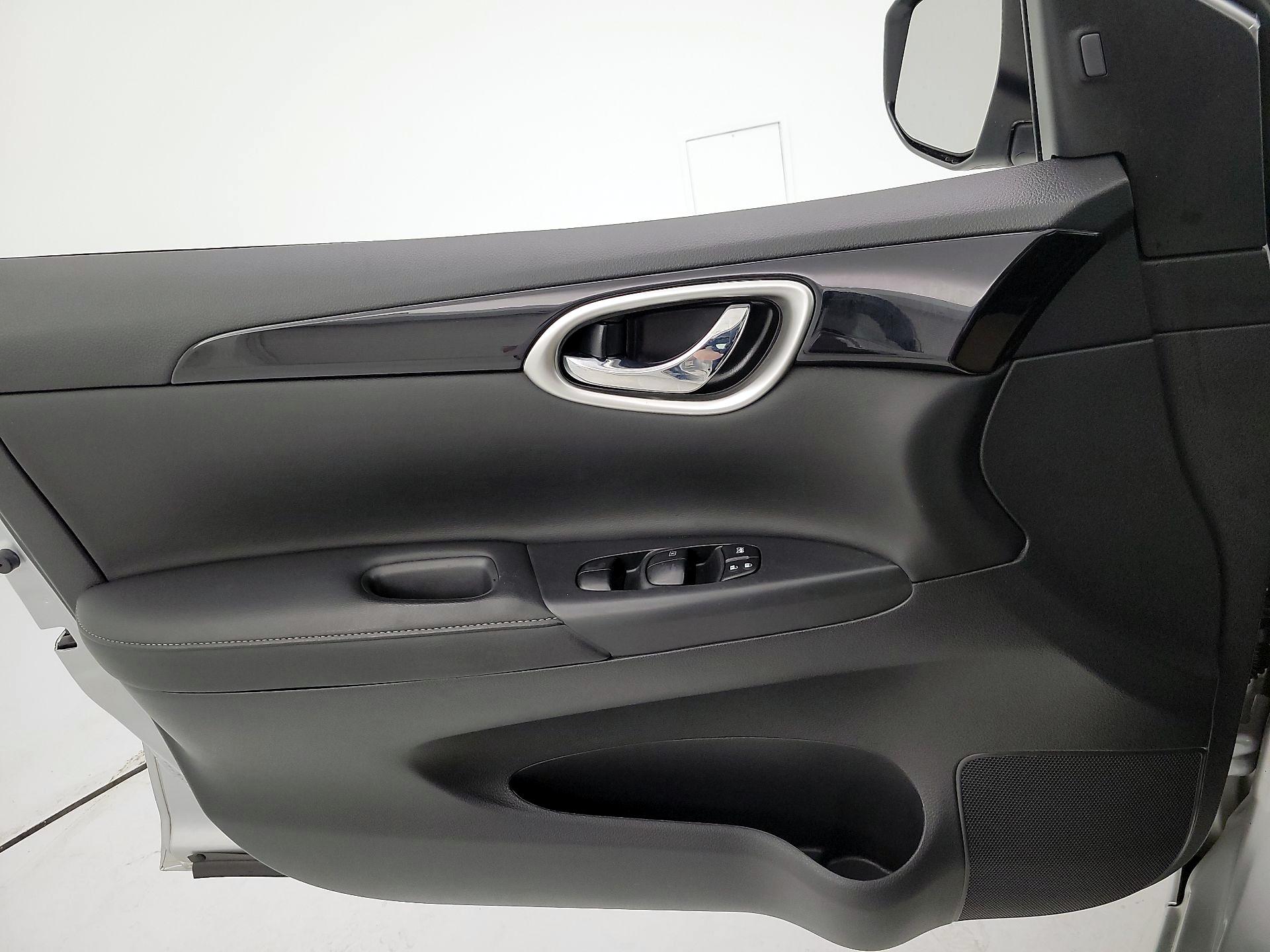 Thumbnail: 2016 Nissan Sentra - 12