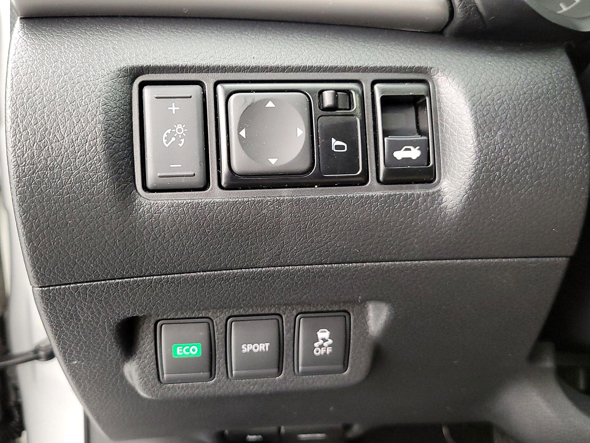 Thumbnail: 2016 Nissan Sentra - 13