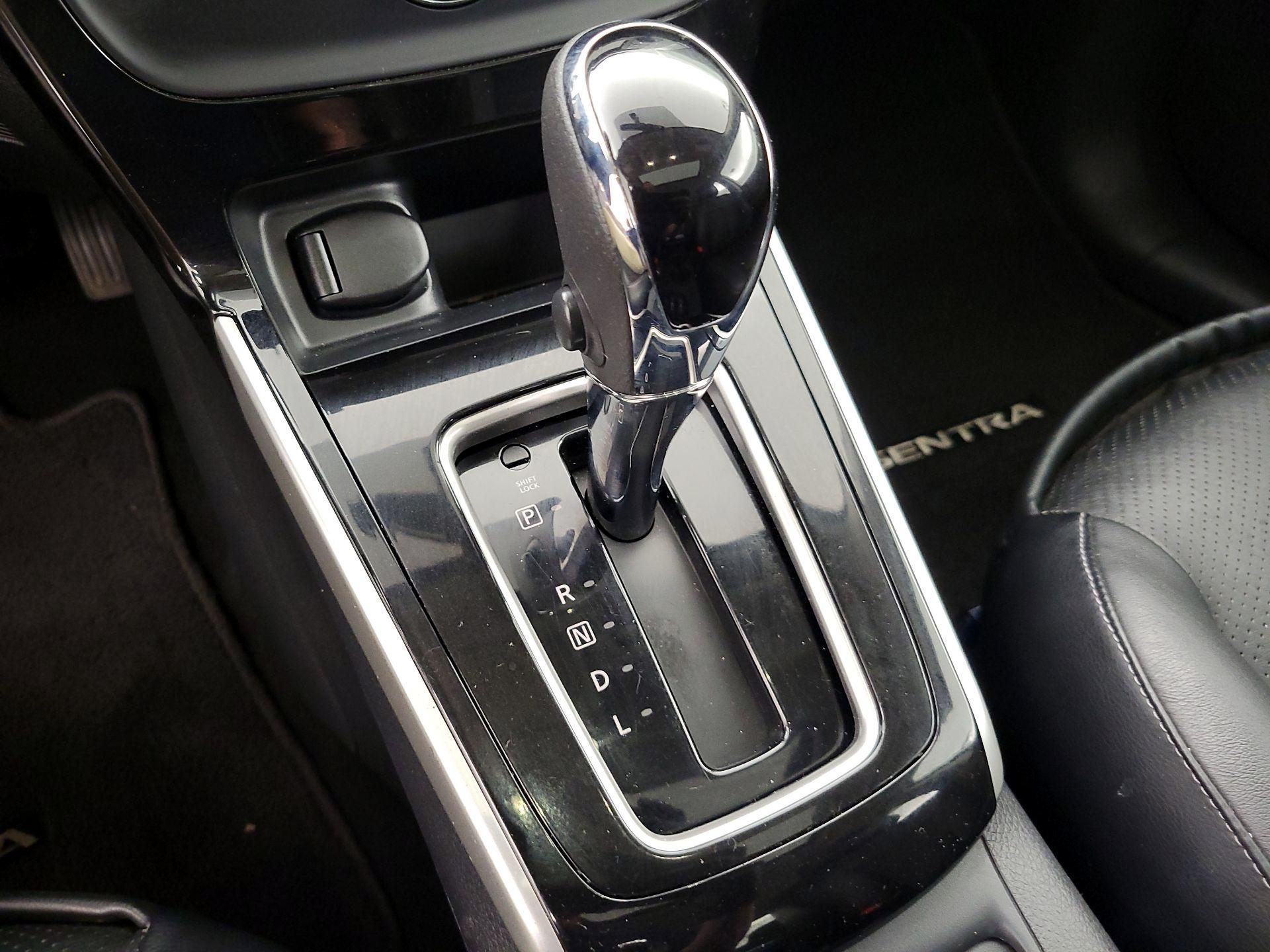 Thumbnail: 2016 Nissan Sentra - 18