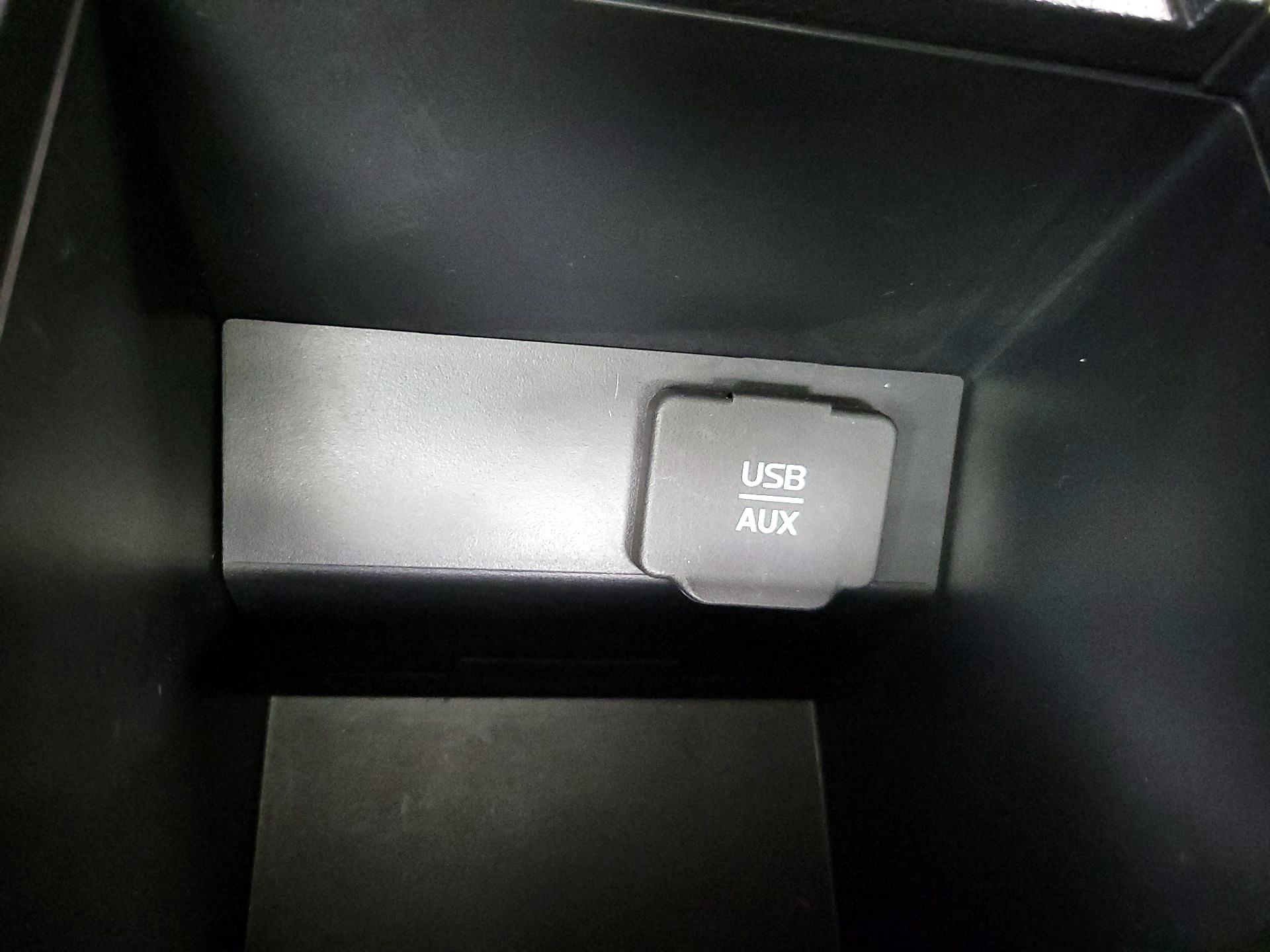 Thumbnail: 2016 Nissan Sentra - 19