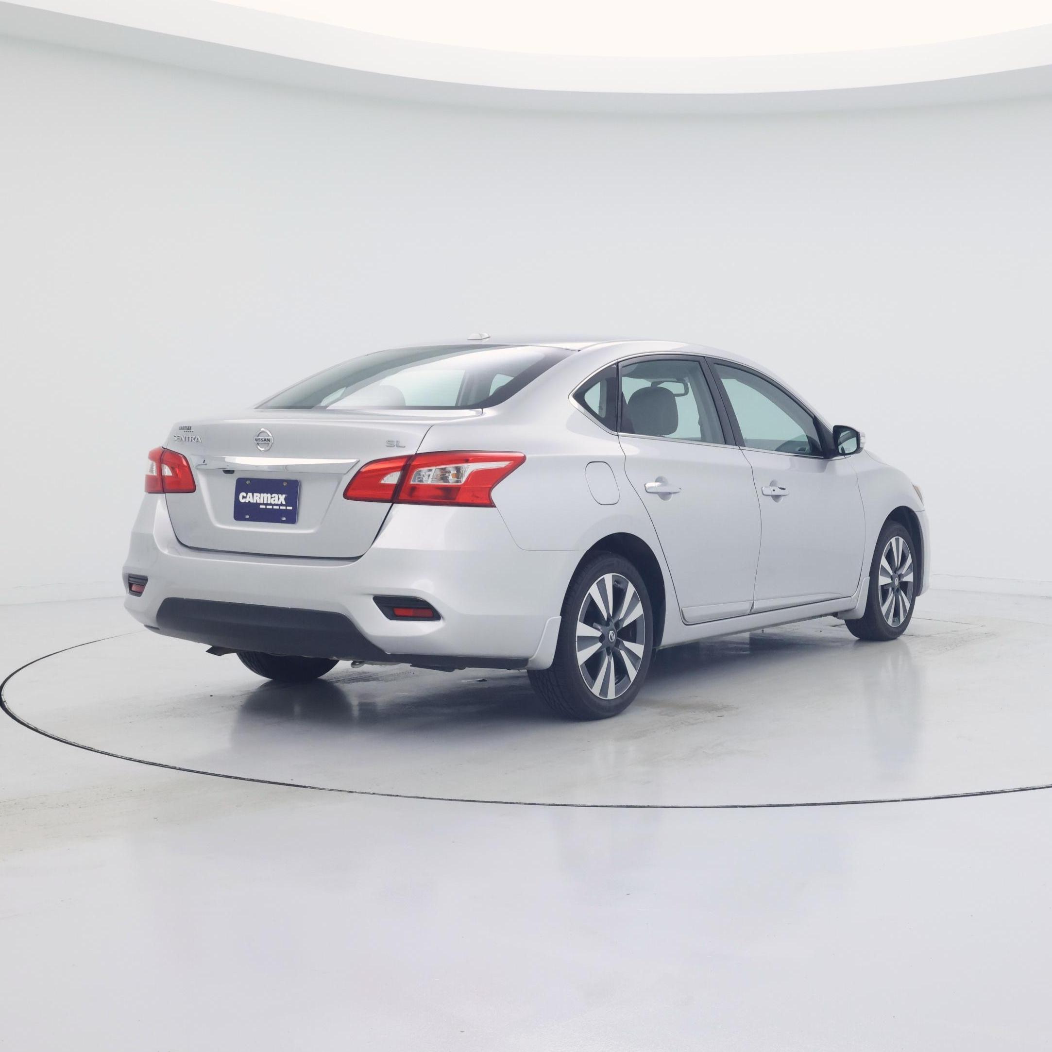 Thumbnail: 2016 Nissan Sentra - 8