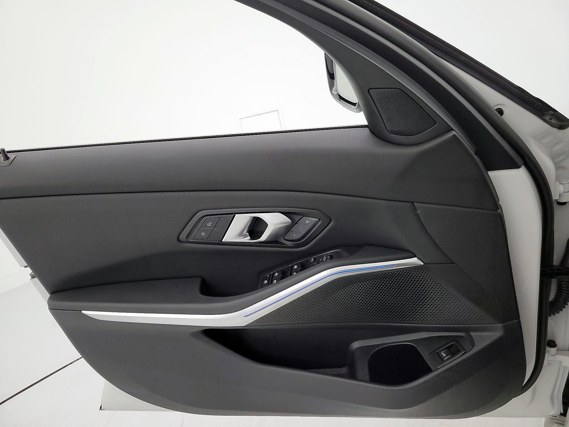 Thumbnail: 2024 BMW 3 Series - 12