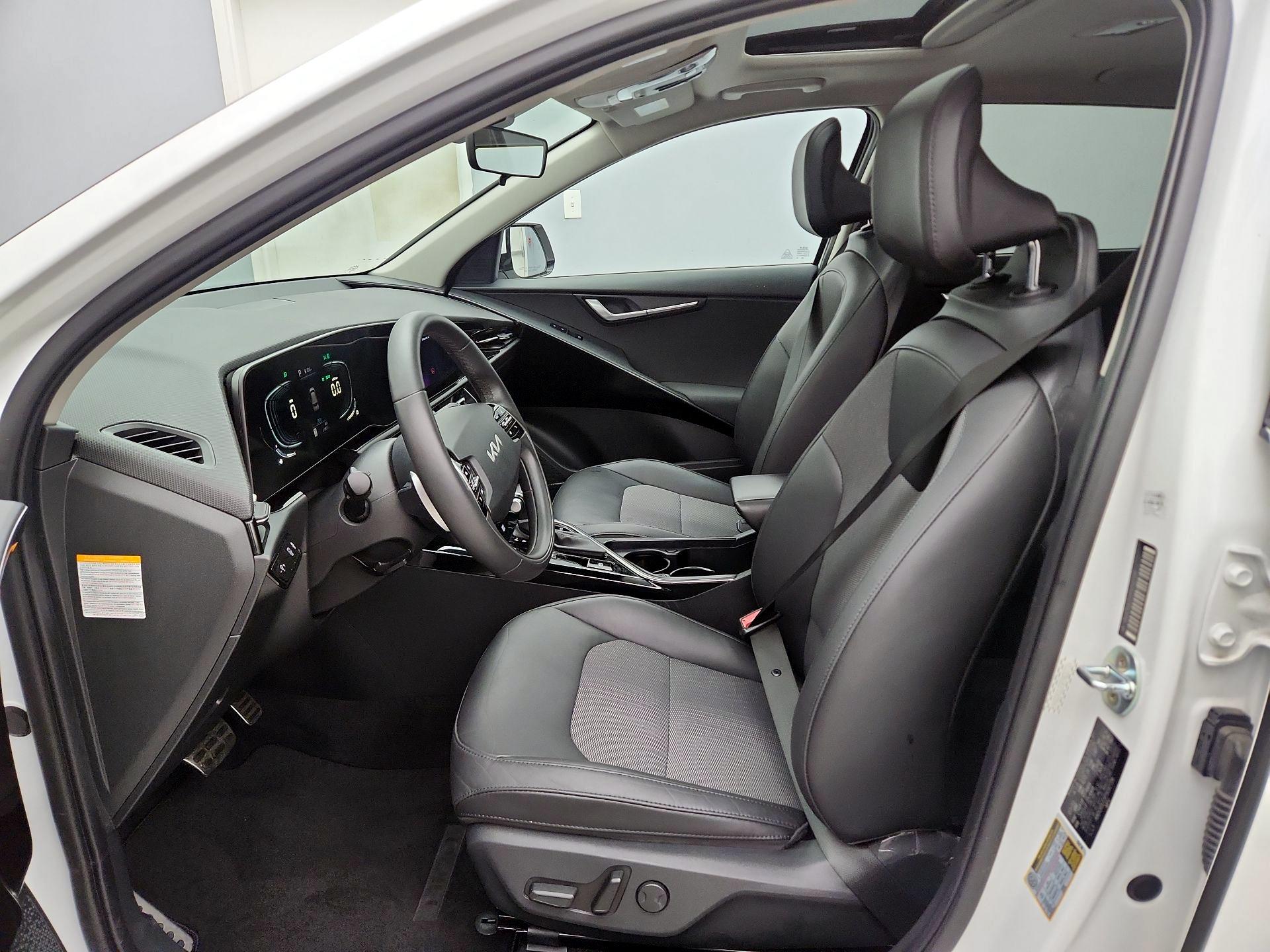 Thumbnail: 2023 Kia Niro - 11