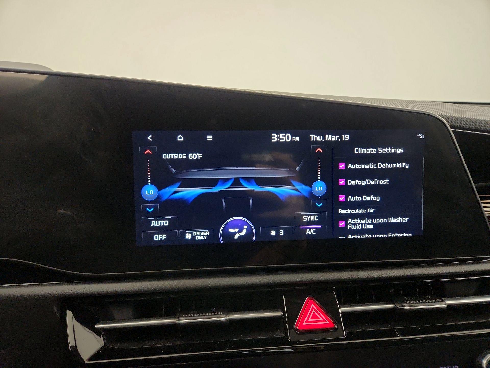 Thumbnail: 2023 Kia Niro - 17