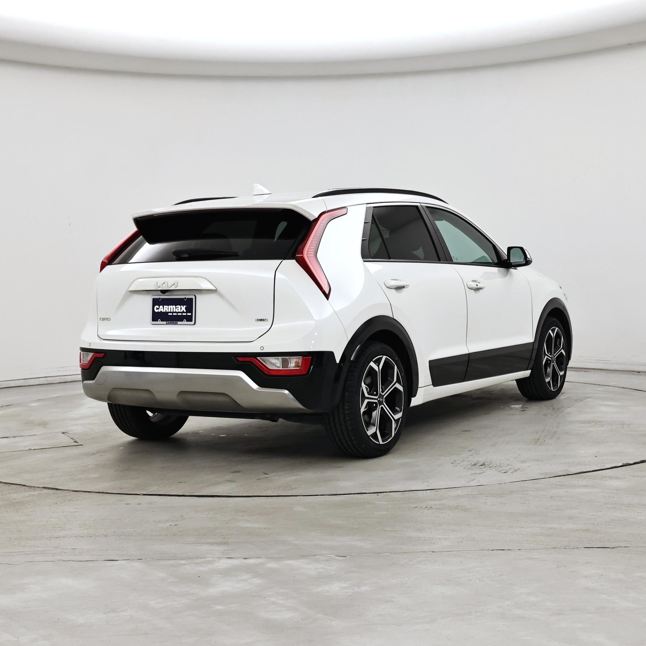 Thumbnail: 2023 Kia Niro - 8