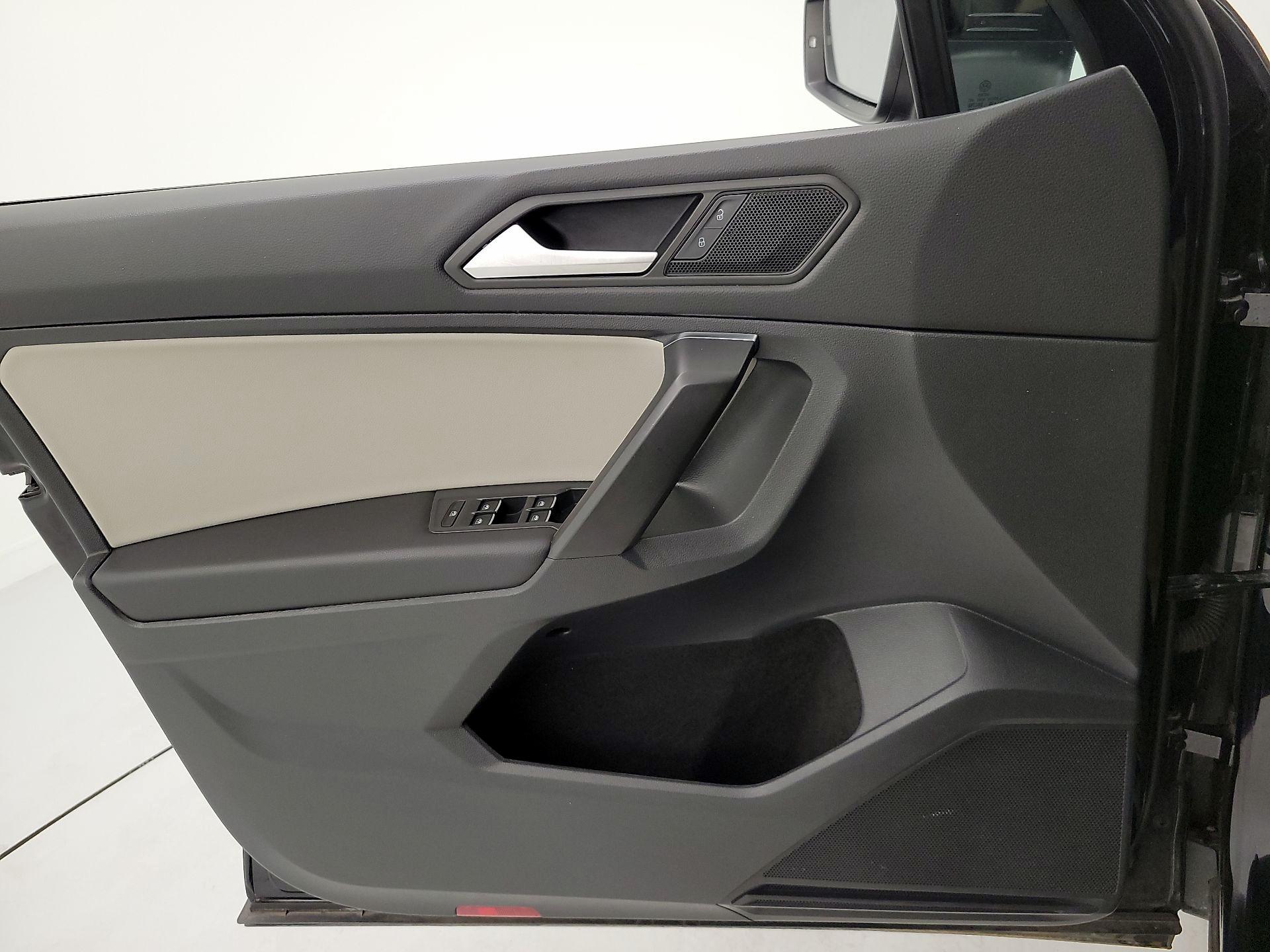 Thumbnail: 2021 Volkswagen Tiguan - 12