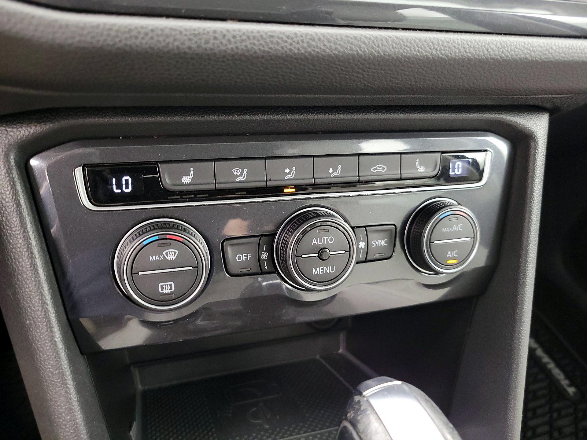 Thumbnail: 2021 Volkswagen Tiguan - 17