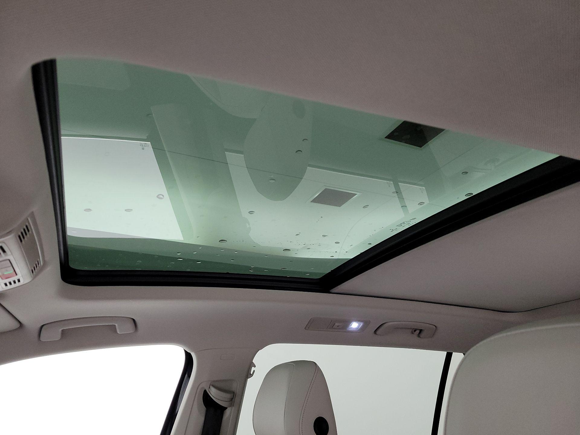 Thumbnail: 2021 Volkswagen Tiguan - 20