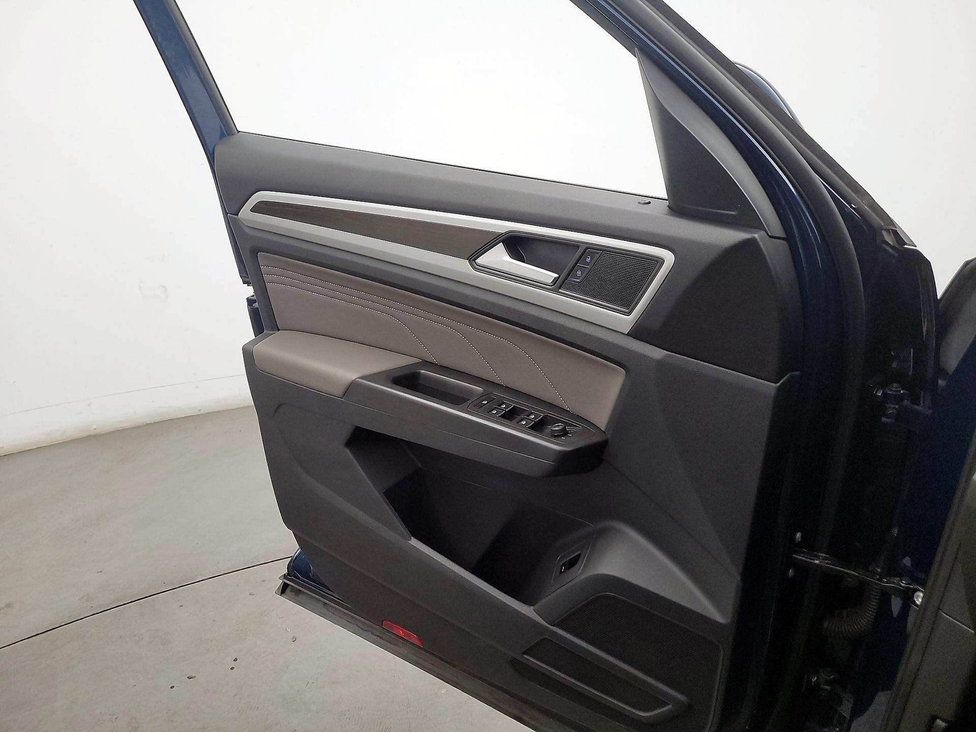 Thumbnail: 2023 Volkswagen Atlas - 12