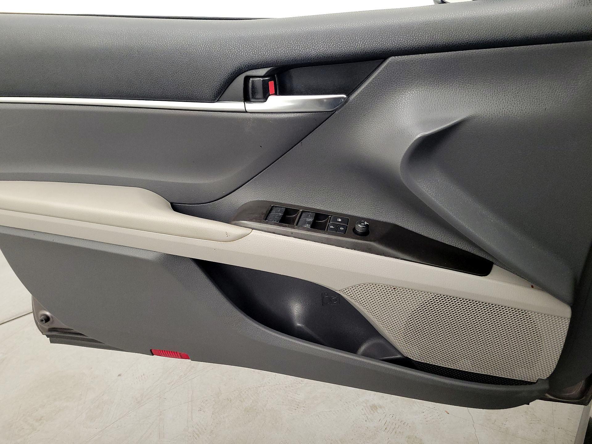 Thumbnail: 2022 Toyota Camry - 12