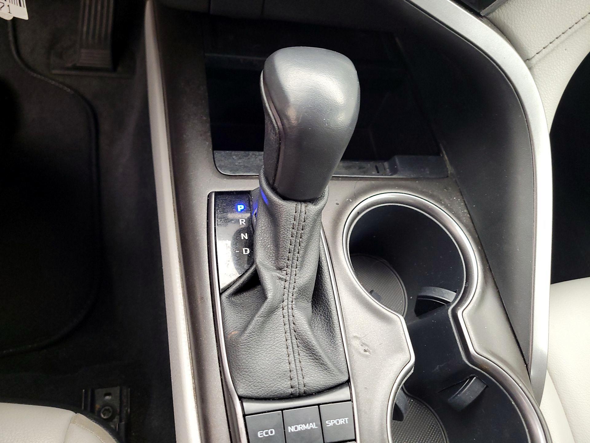 Thumbnail: 2022 Toyota Camry - 15