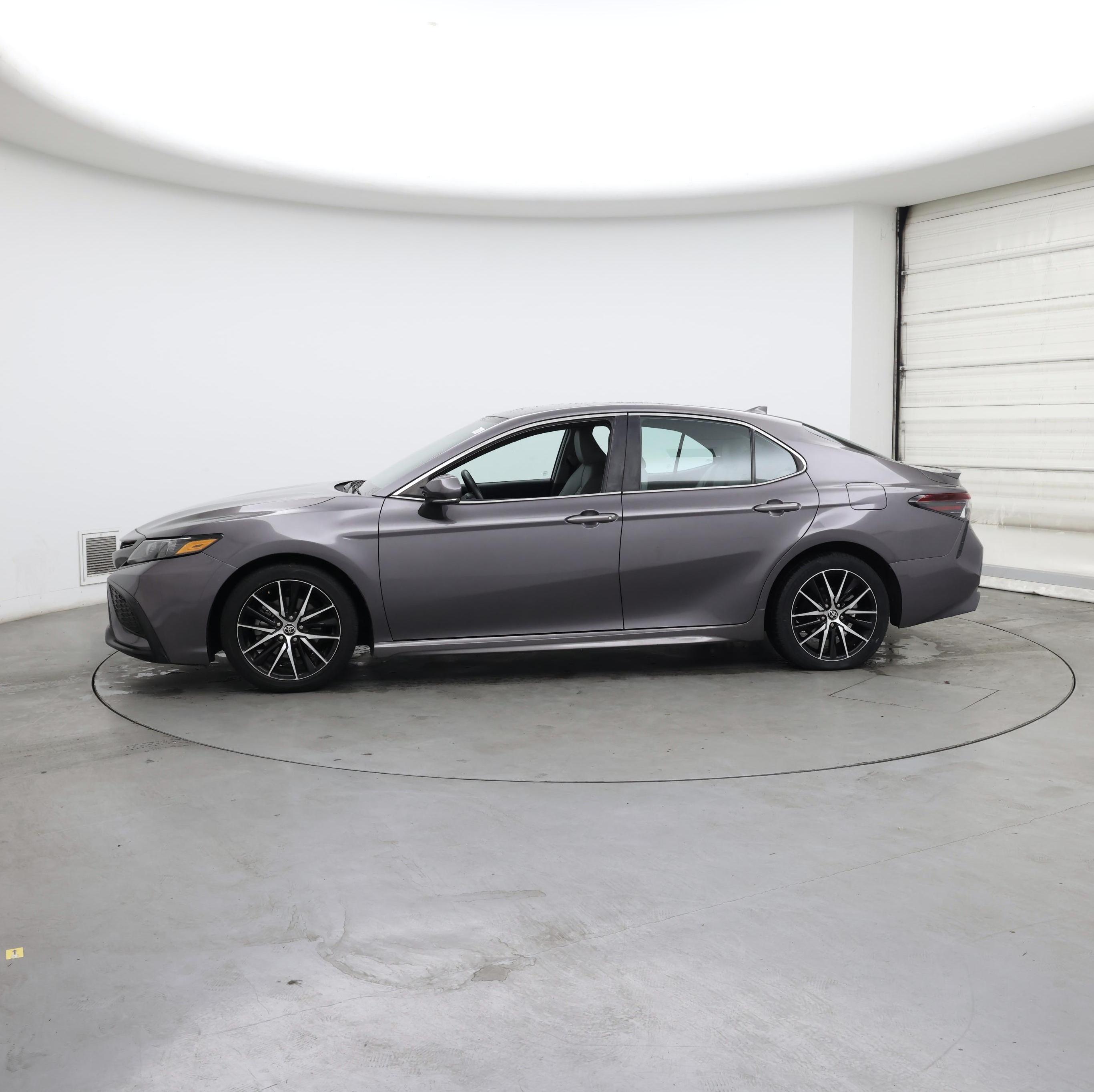 Thumbnail: 2022 Toyota Camry - 3