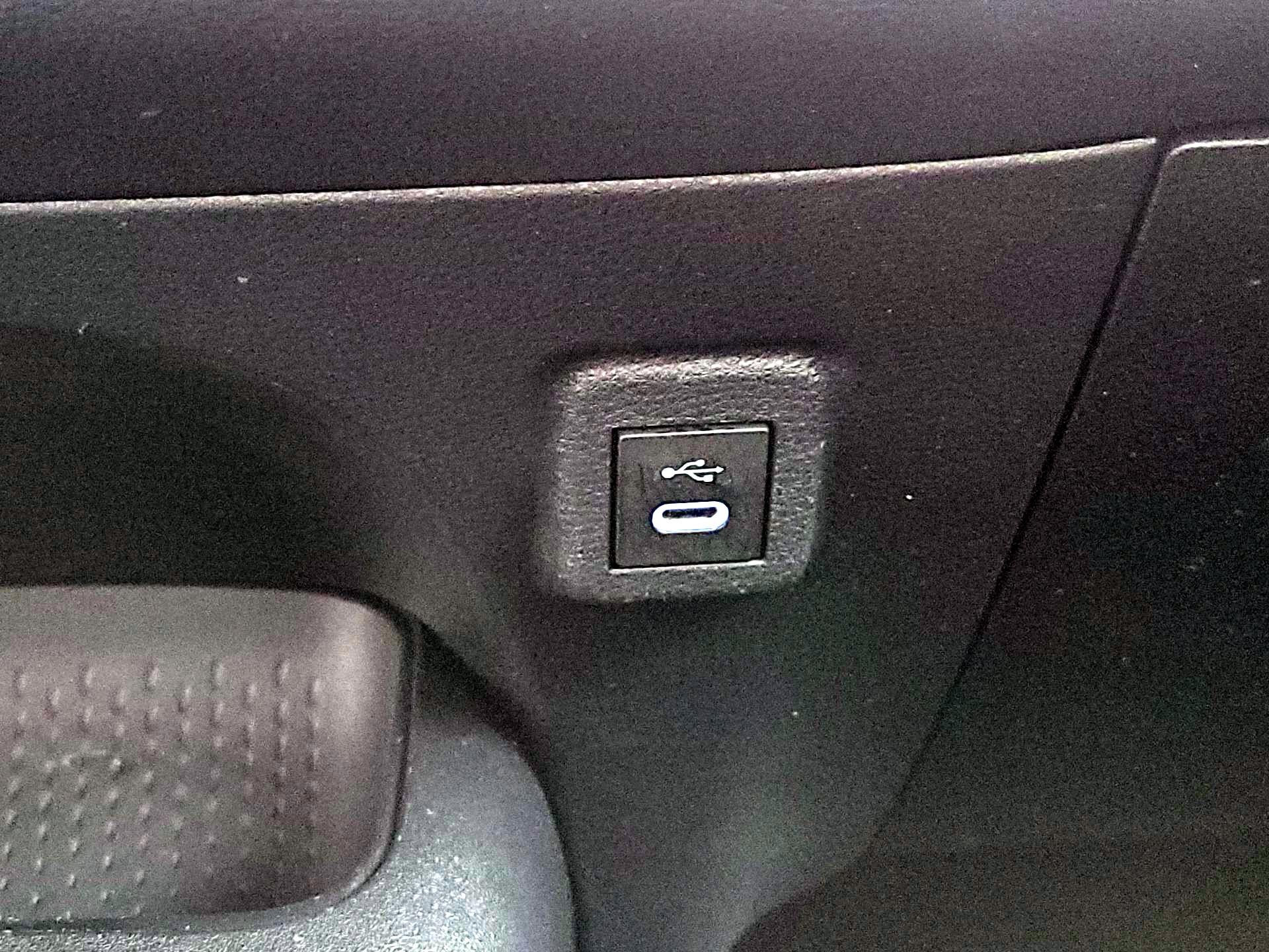 Thumbnail: 2025 Toyota Corolla - 18