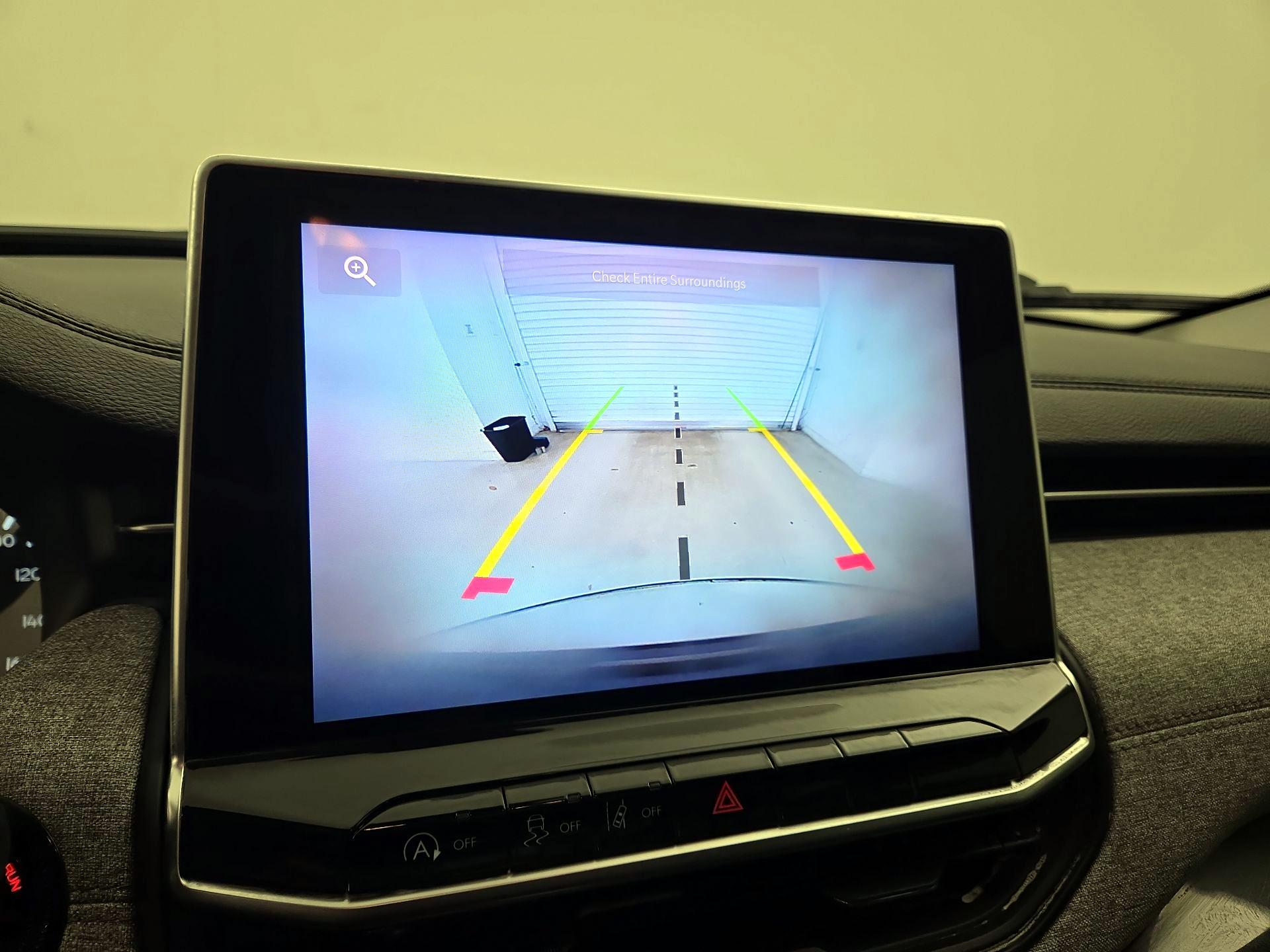 Thumbnail: 2022 Jeep Compass - 14