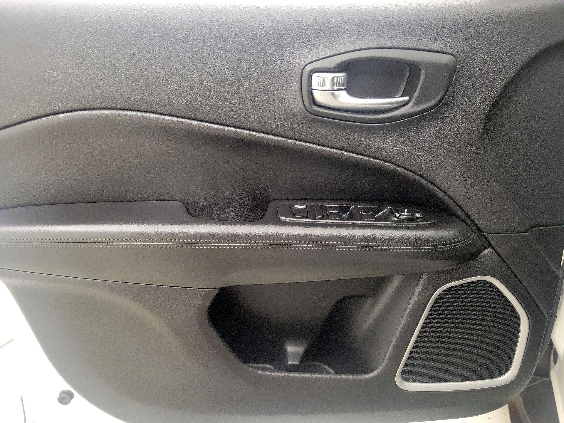 Thumbnail: 2020 Jeep Compass - 12