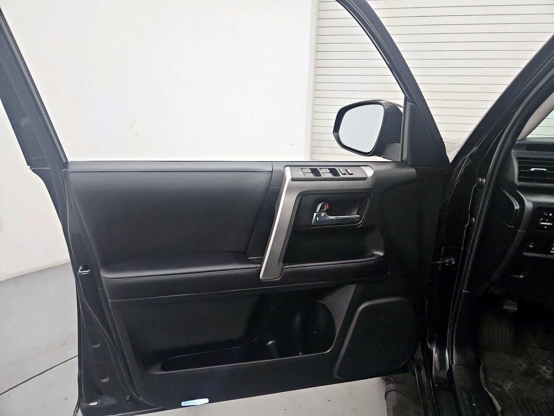 Thumbnail: 2021 Toyota 4Runner - 12