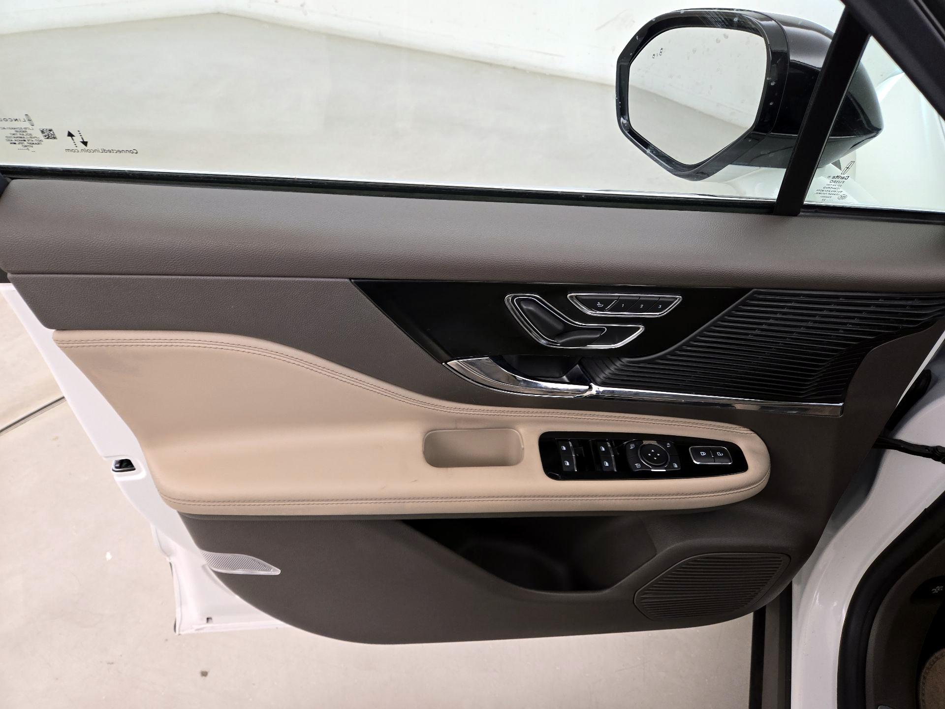 Thumbnail: 2022 Lincoln Corsair - 12