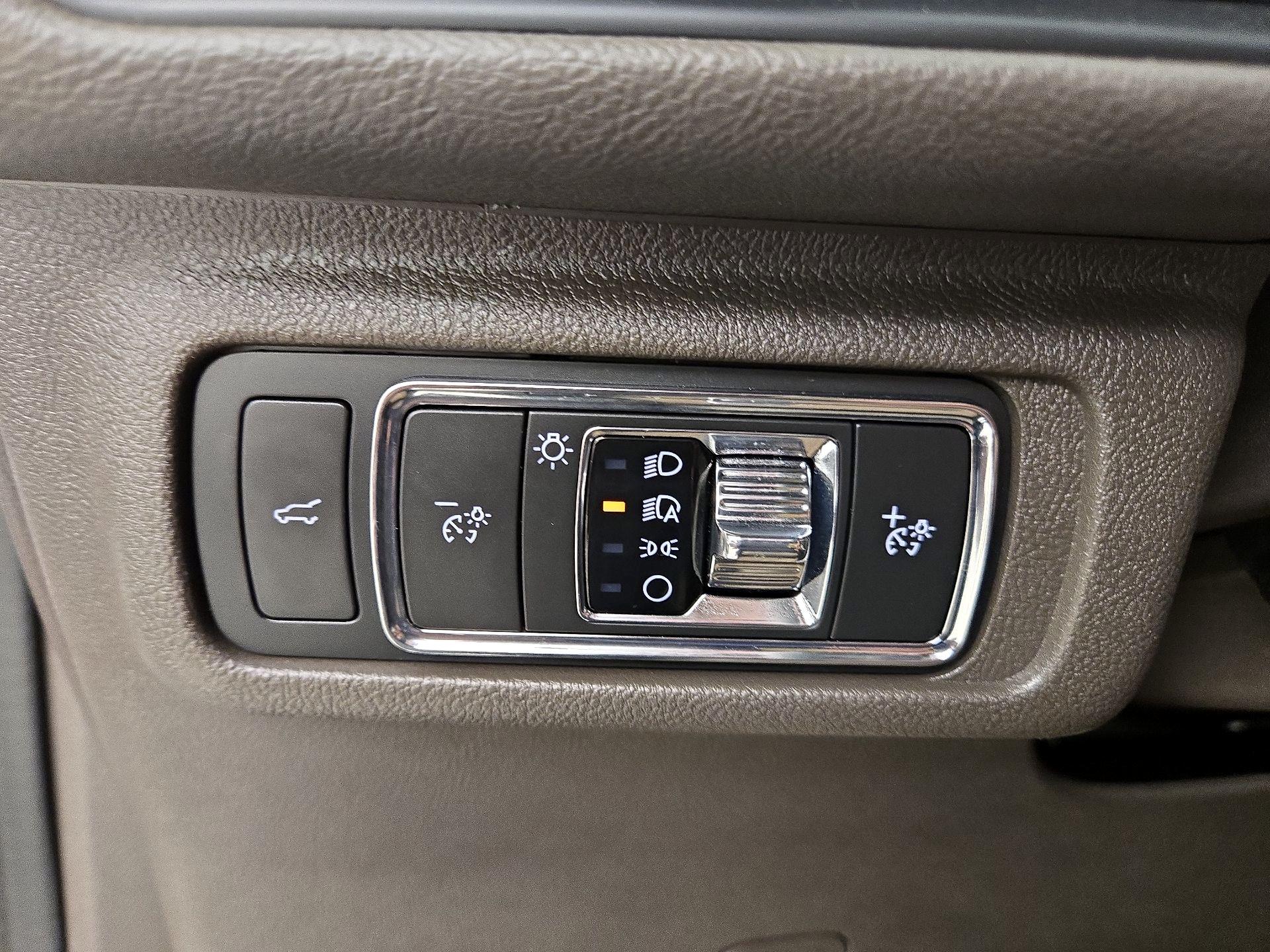 Thumbnail: 2022 Lincoln Corsair - 13