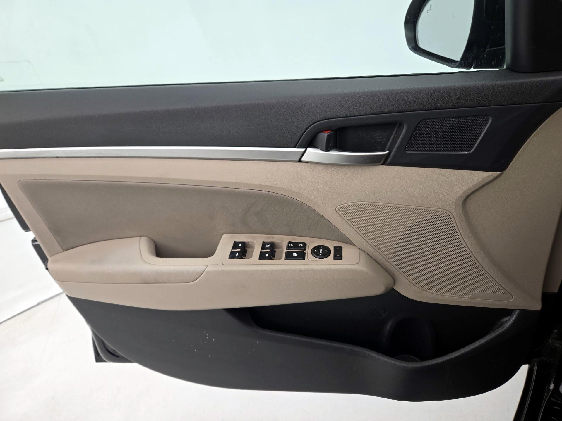 Thumbnail: 2020 Hyundai Elantra - 12