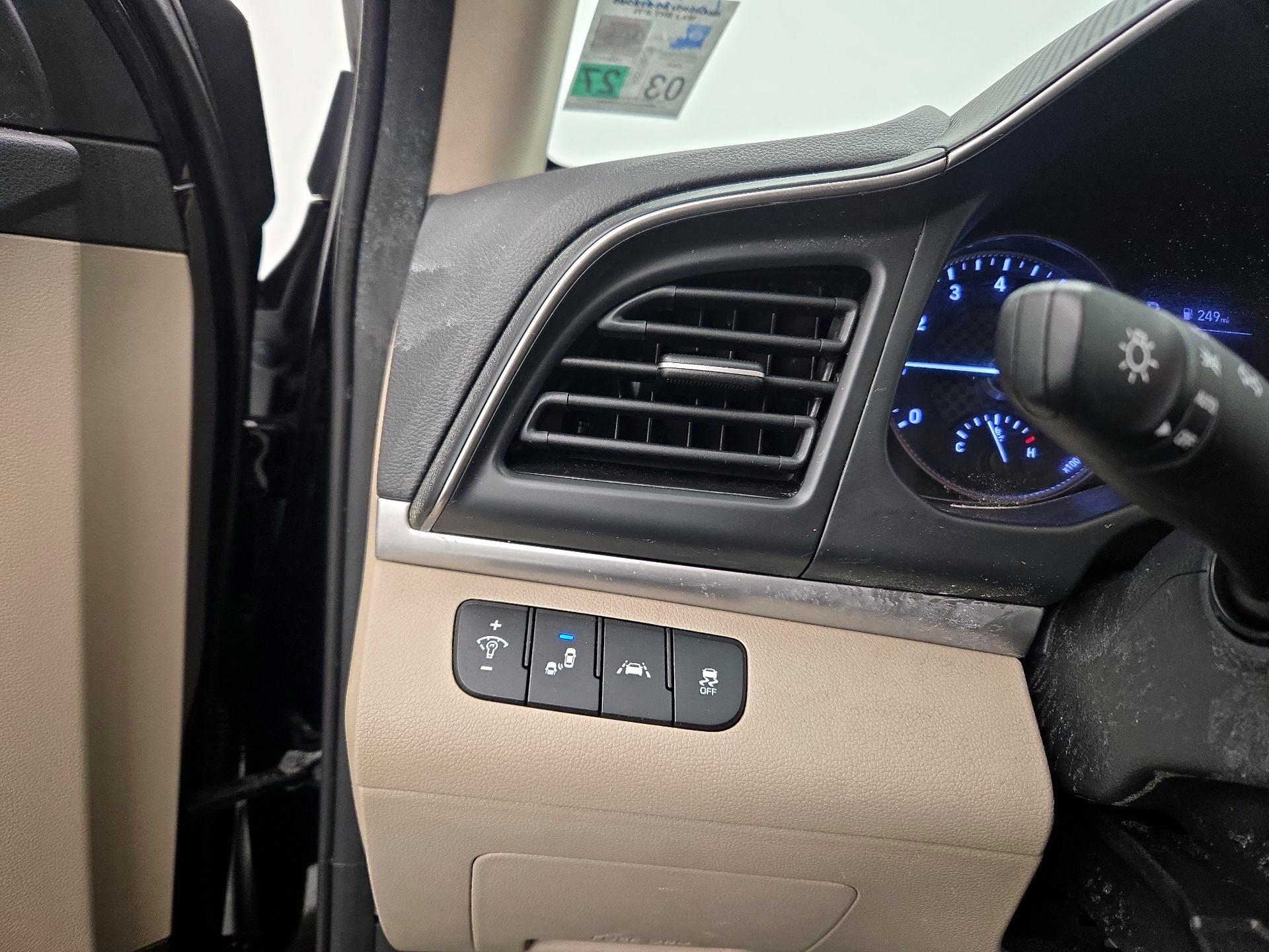 Thumbnail: 2020 Hyundai Elantra - 13