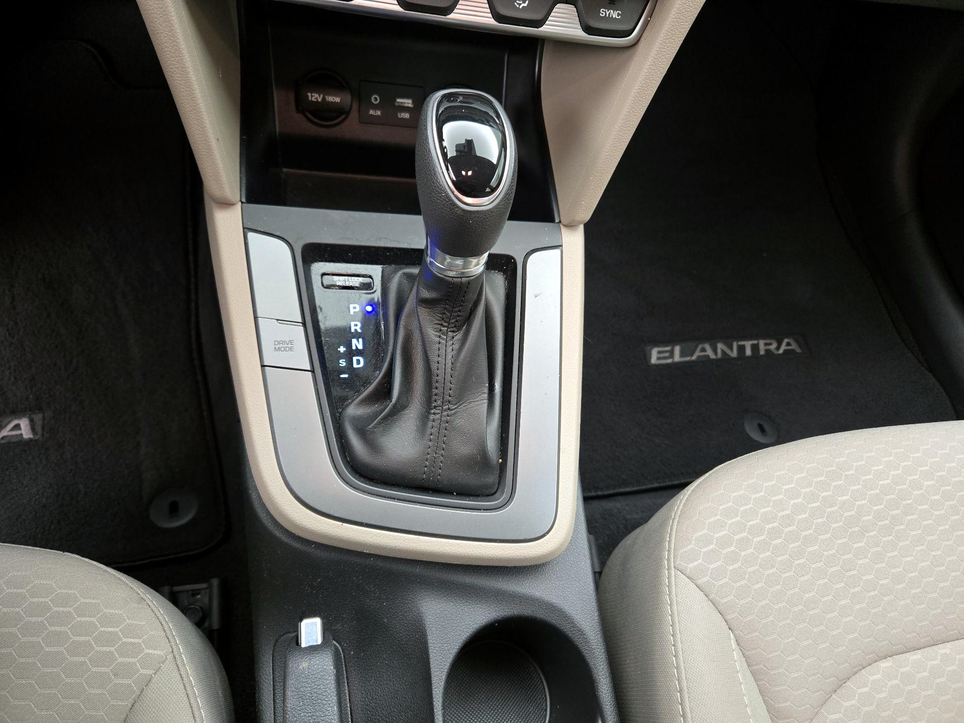 Thumbnail: 2020 Hyundai Elantra - 17