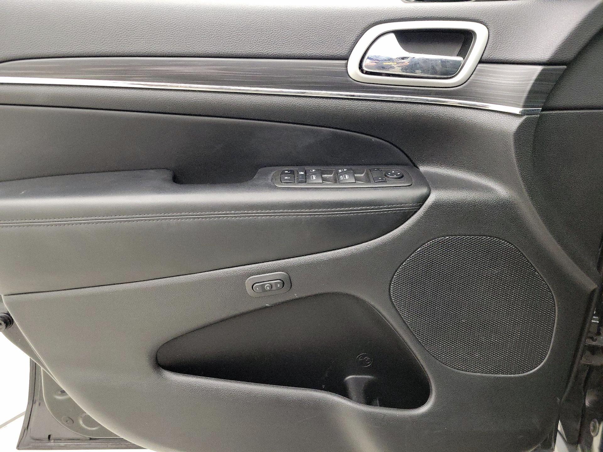 Thumbnail: 2022 Jeep Grand Cherokee - 12