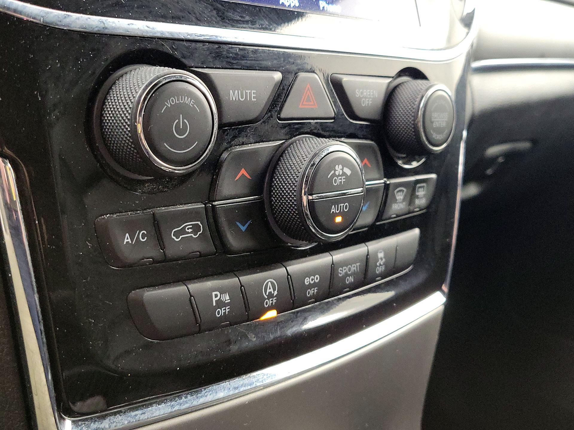 Thumbnail: 2022 Jeep Grand Cherokee - 17