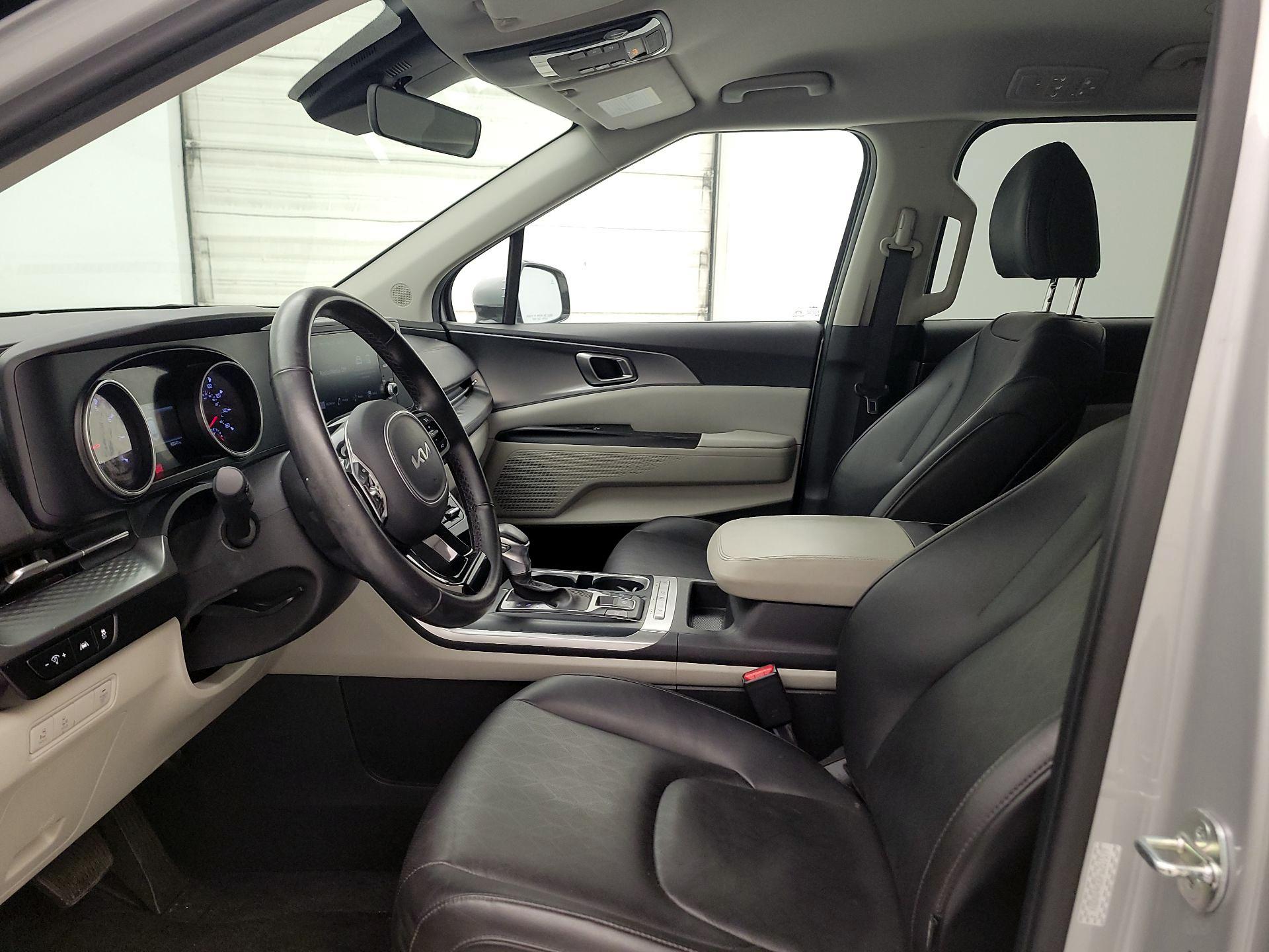 Thumbnail: 2023 Kia Carnival - 11