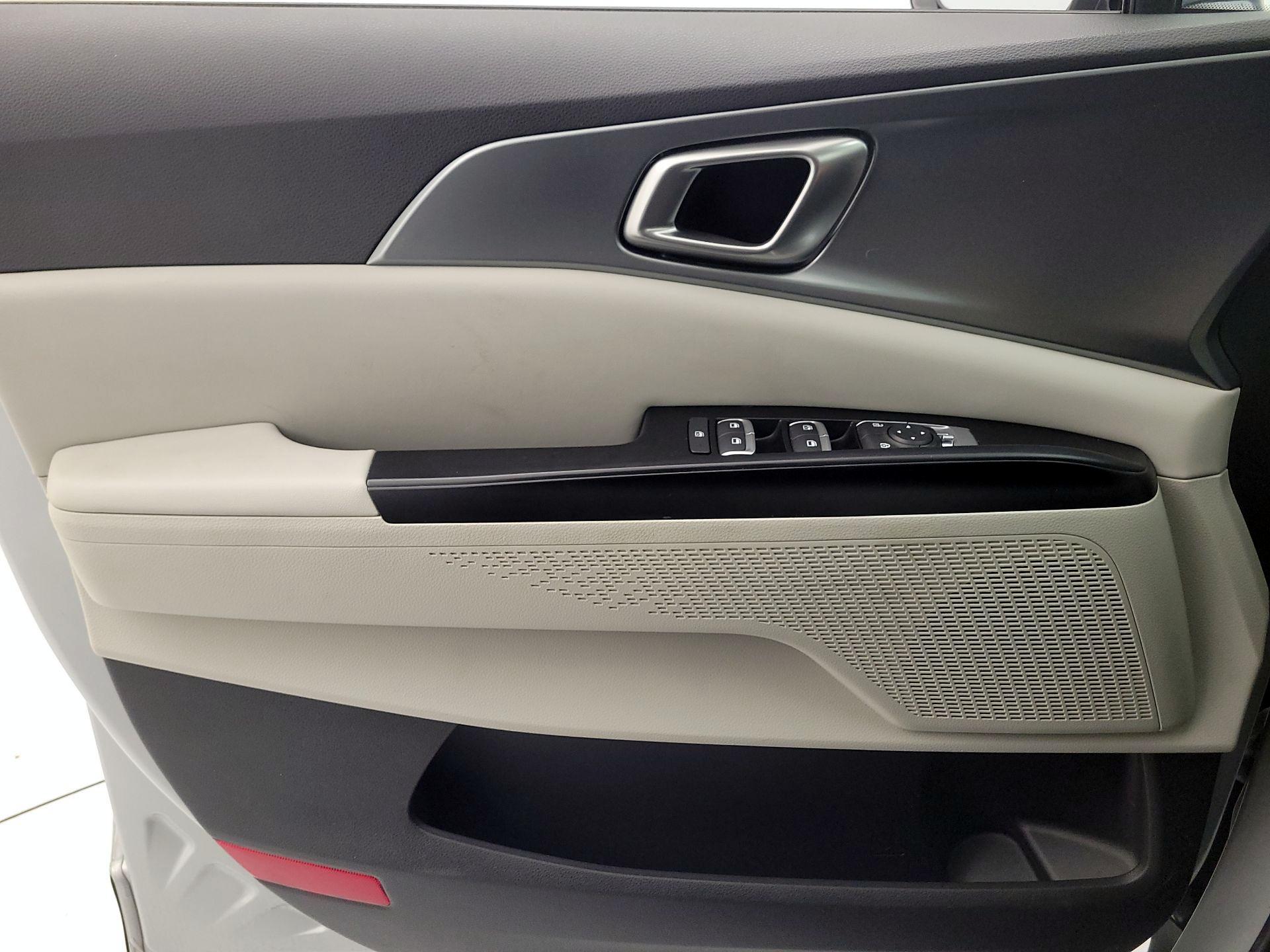 Thumbnail: 2023 Kia Carnival - 12