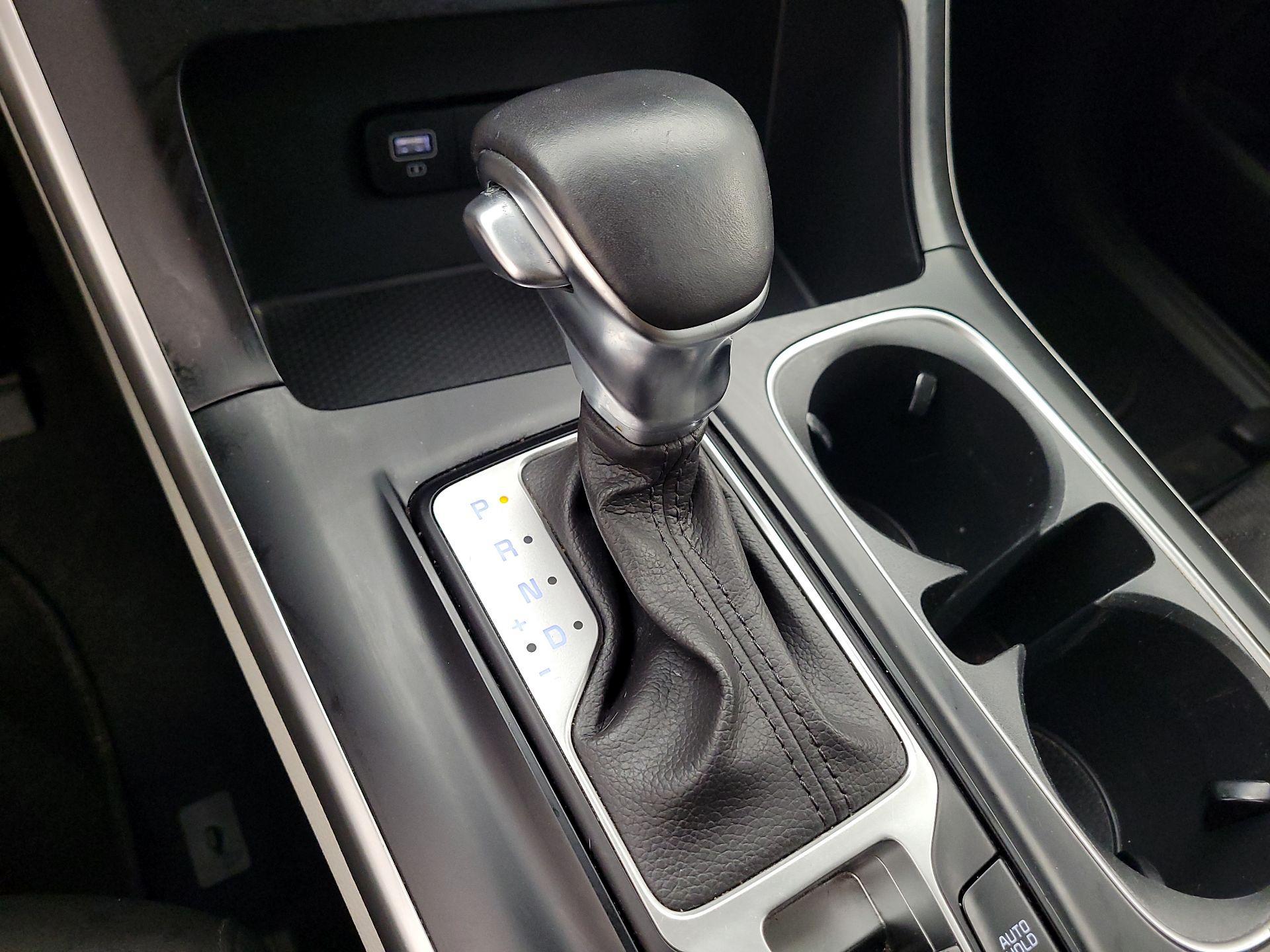 Thumbnail: 2023 Kia Carnival - 17