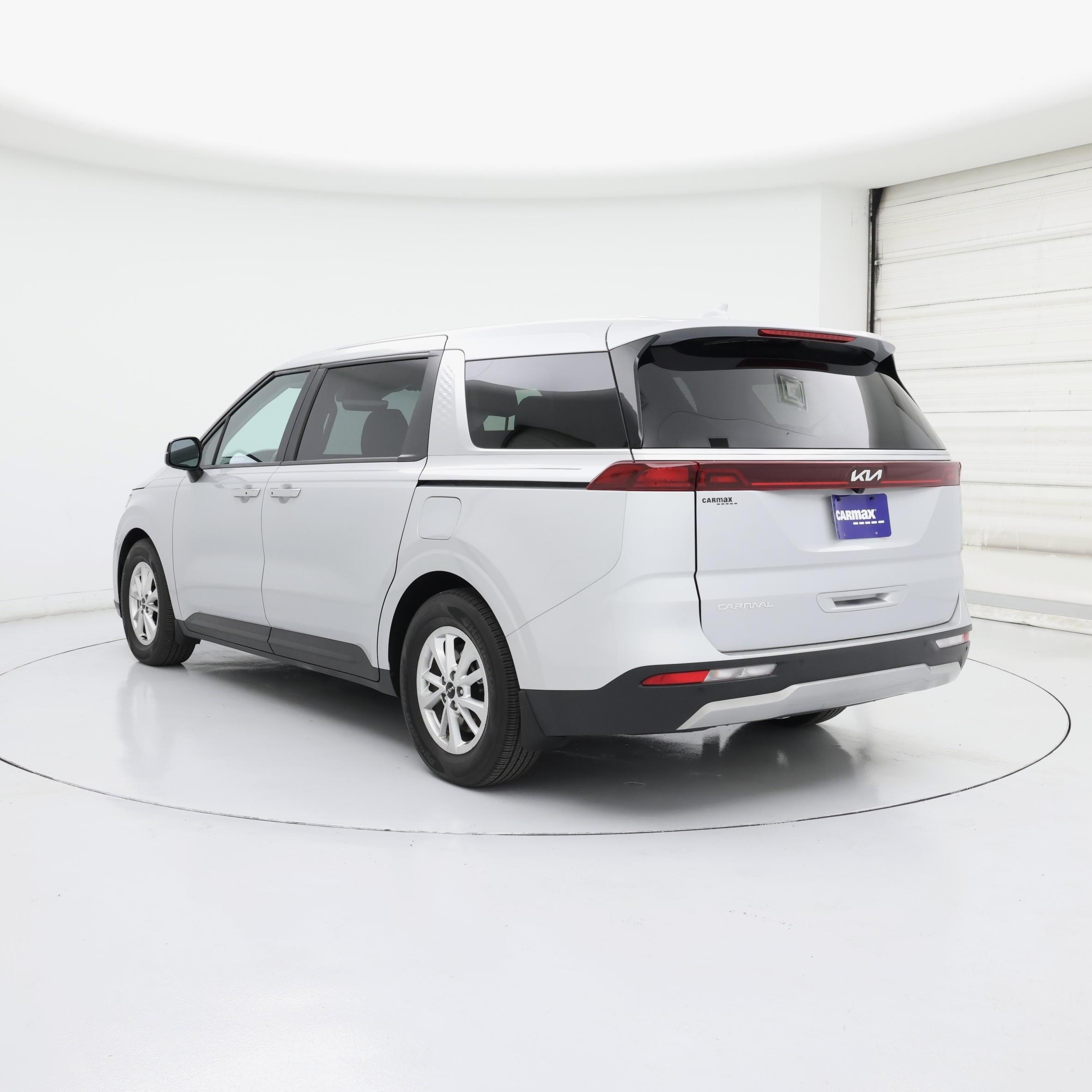 Thumbnail: 2023 Kia Carnival - 2