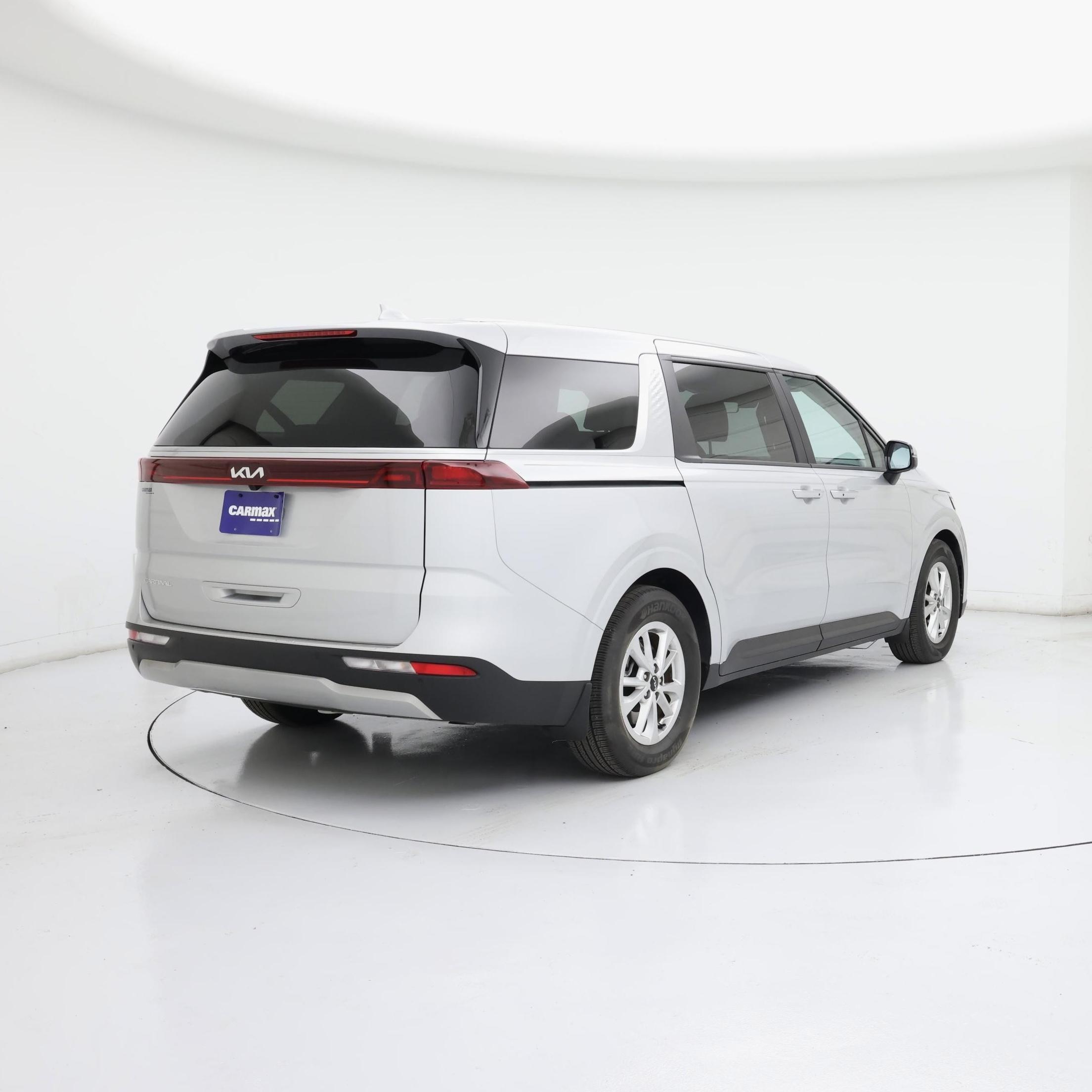 Thumbnail: 2023 Kia Carnival - 8