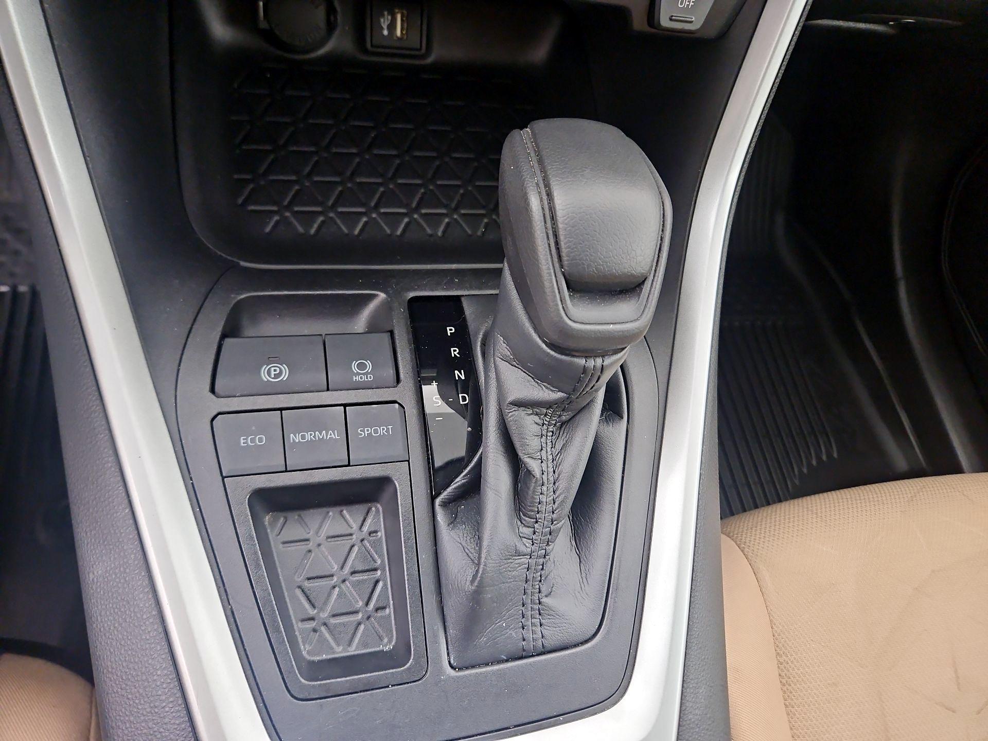 Thumbnail: 2023 Toyota RAV4 - 17