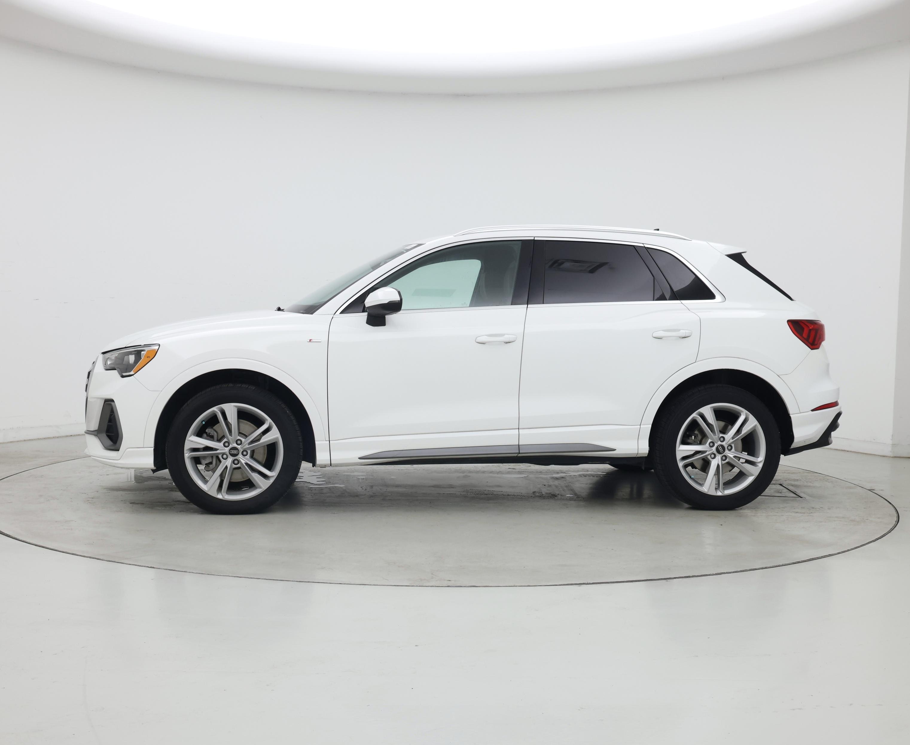 Thumbnail: 2022 Audi Q3 - 3