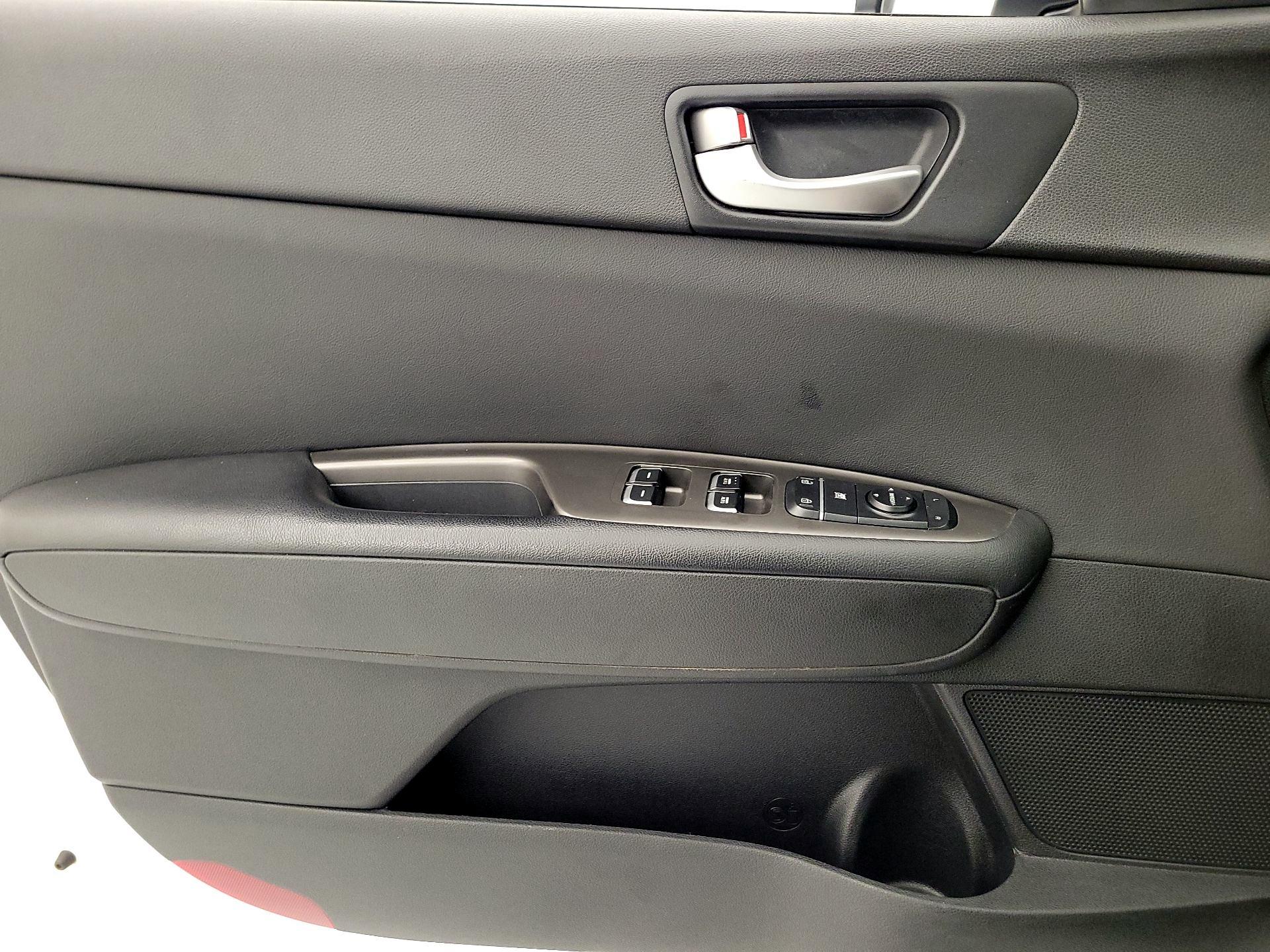 Thumbnail: 2020 Kia Optima - 12