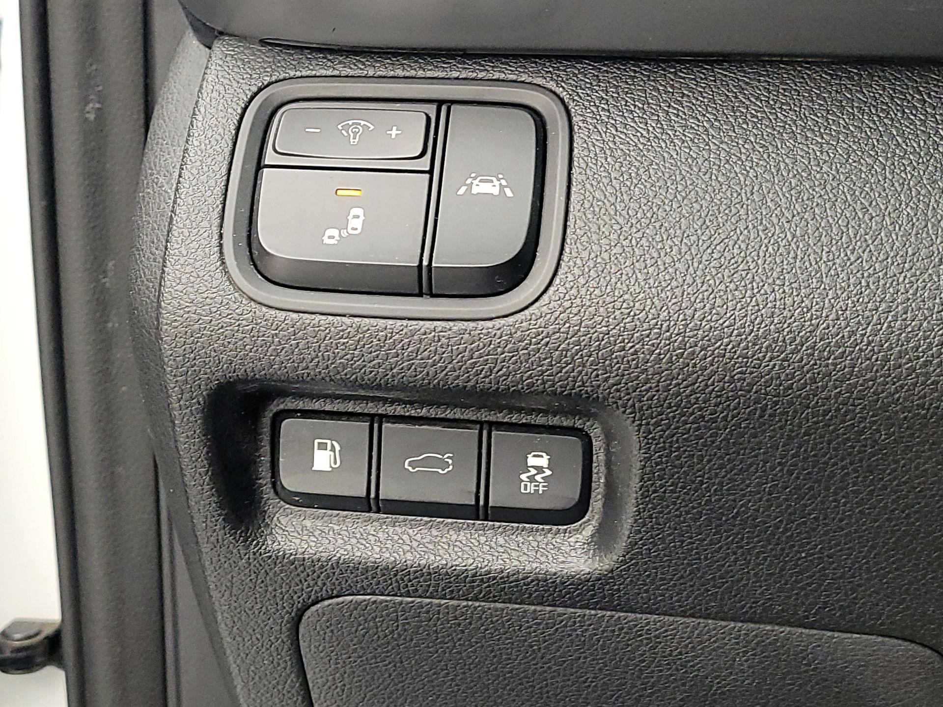 Thumbnail: 2020 Kia Optima - 13