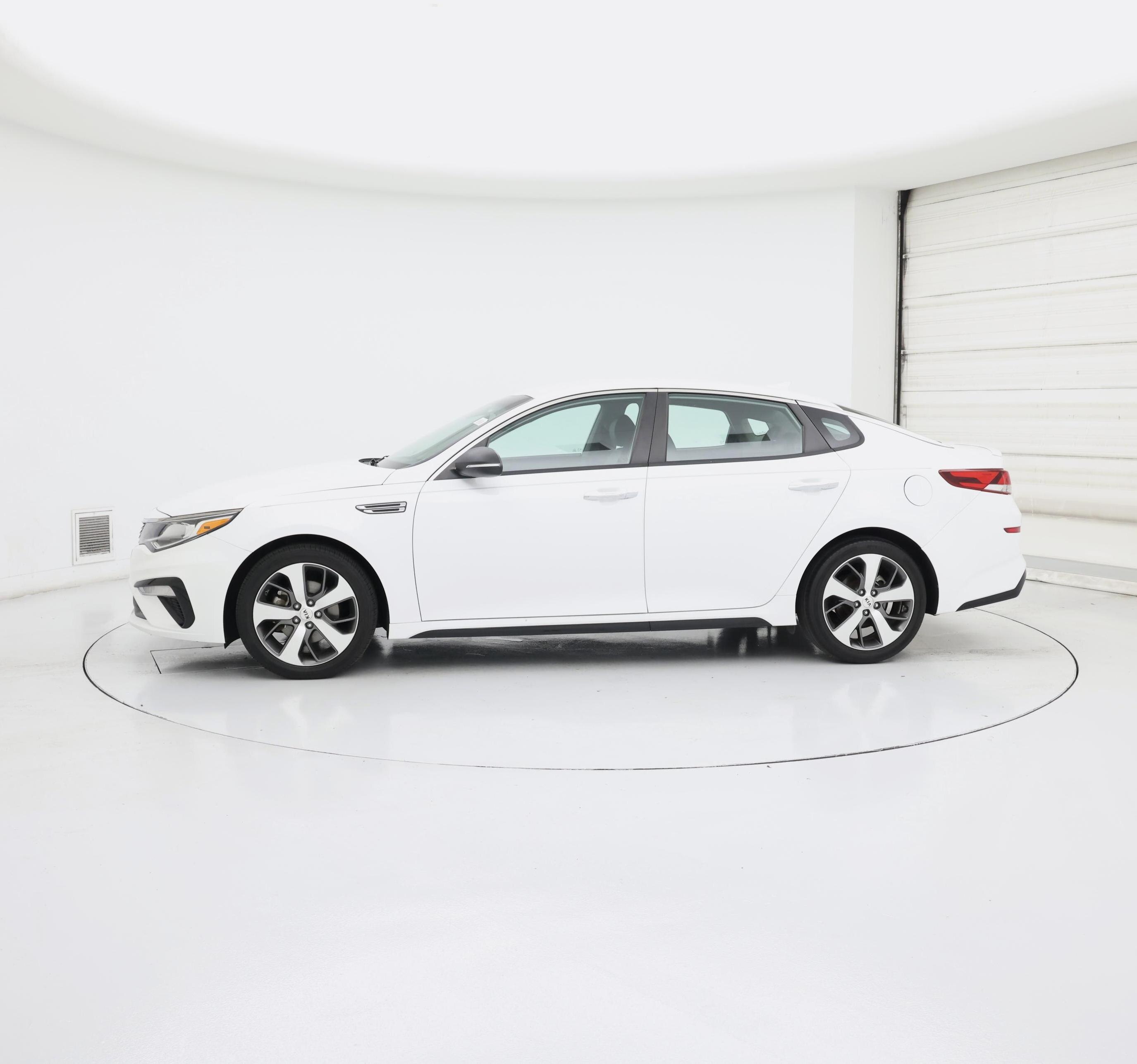 Thumbnail: 2020 Kia Optima - 3