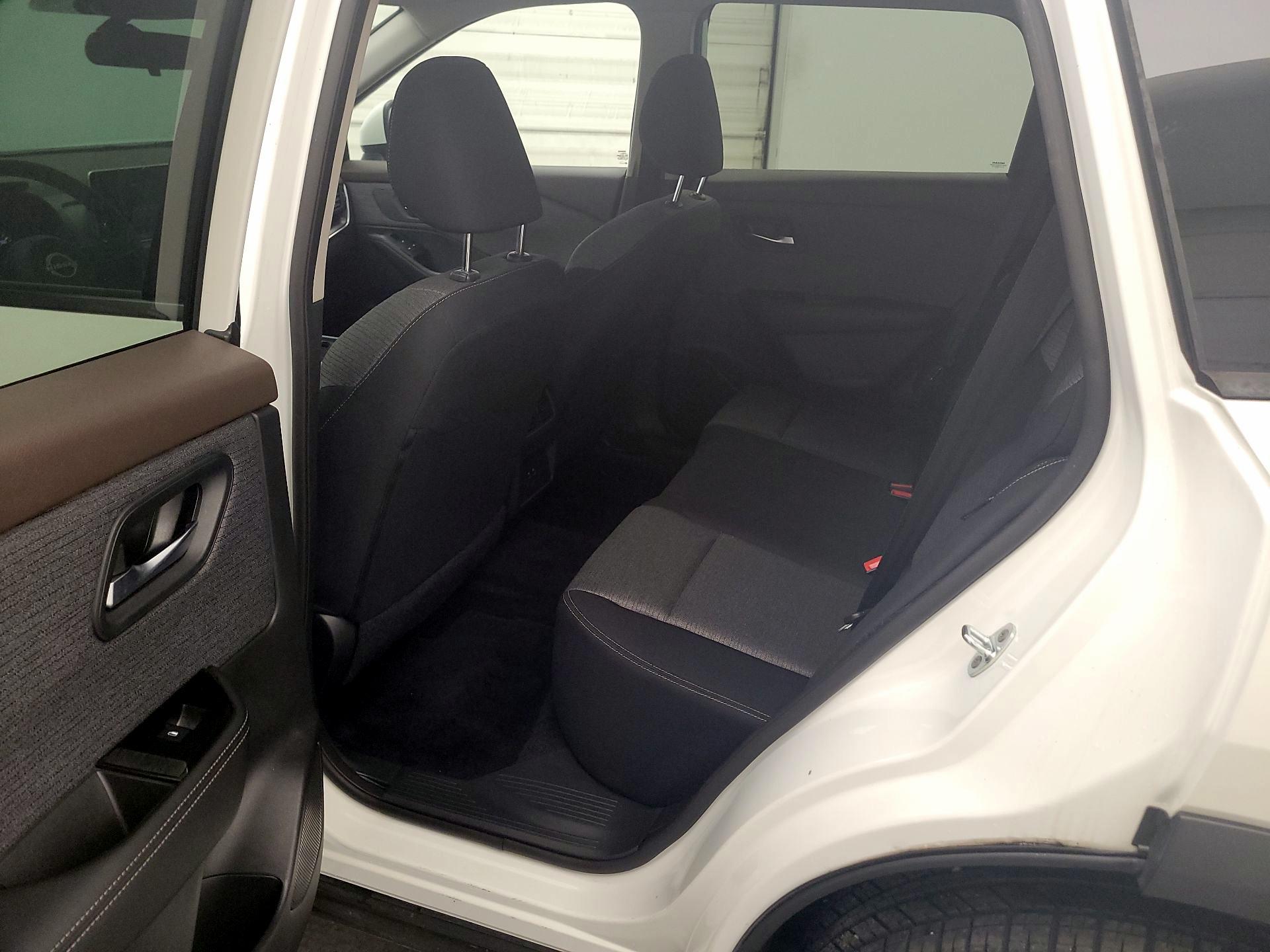 Thumbnail: 2023 Nissan Rogue - 18