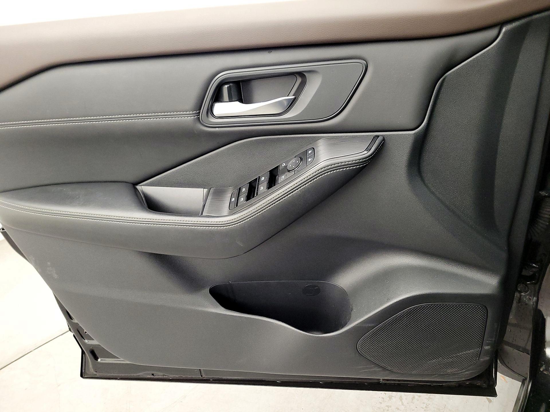 Thumbnail: 2023 Nissan Rogue - 12