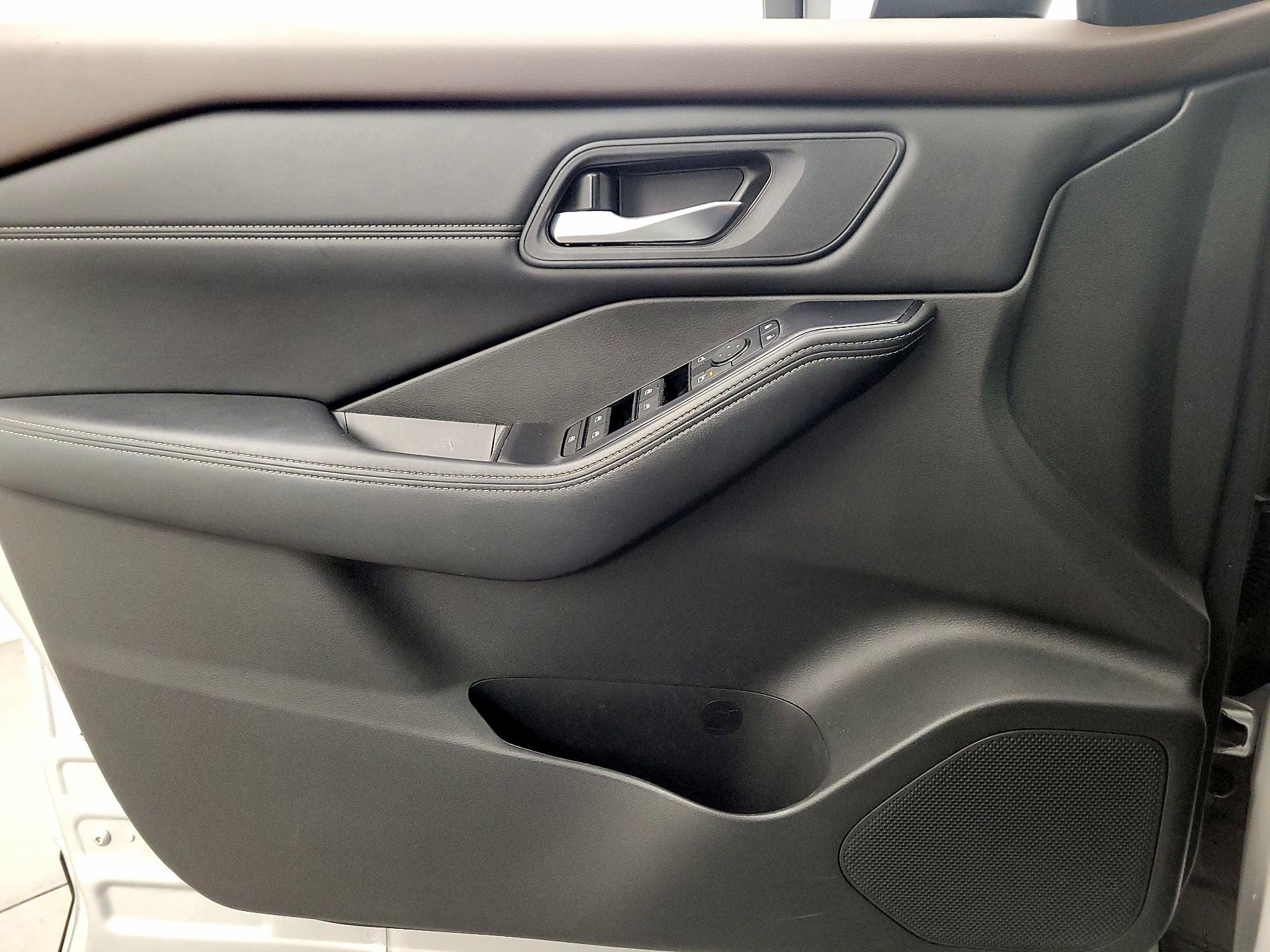 Thumbnail: 2023 Nissan Rogue - 12