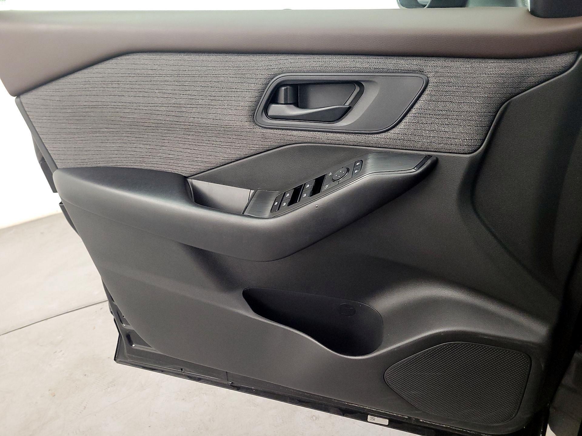 Thumbnail: 2023 Nissan Rogue - 12