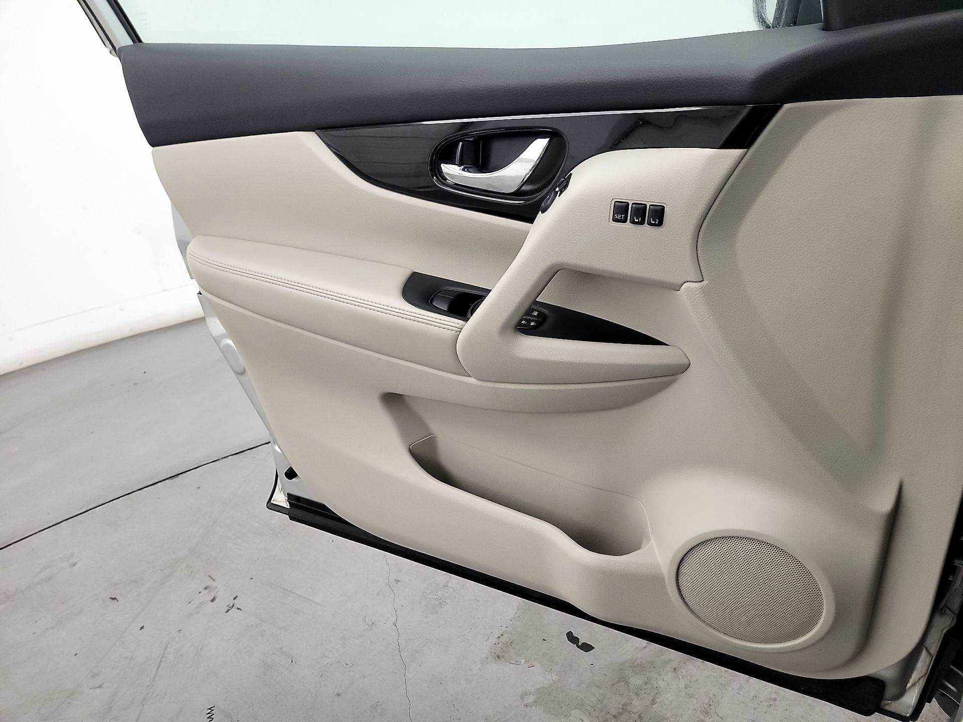 Thumbnail: 2021 Nissan Rogue Sport - 12