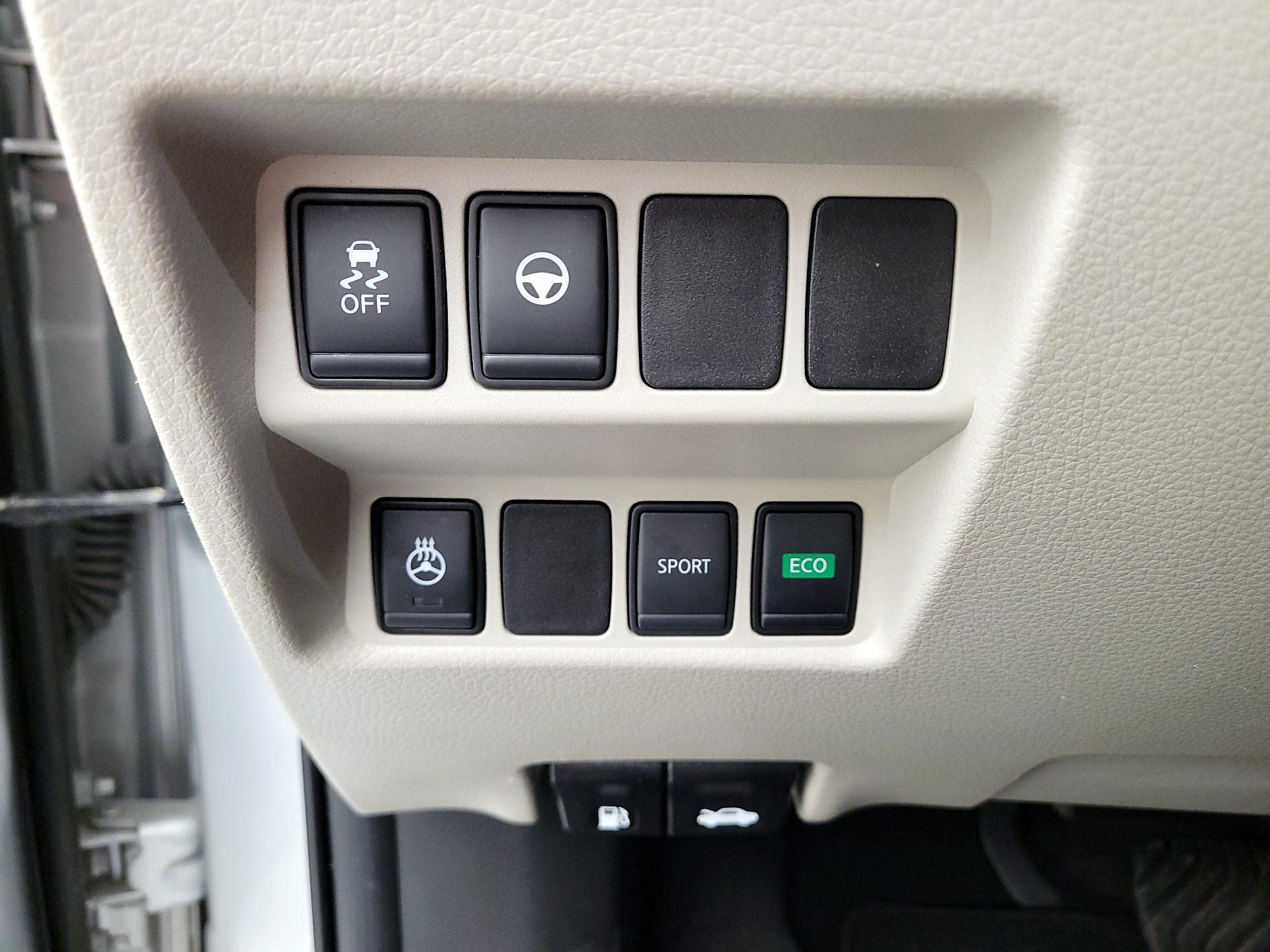 Thumbnail: 2021 Nissan Rogue Sport - 13